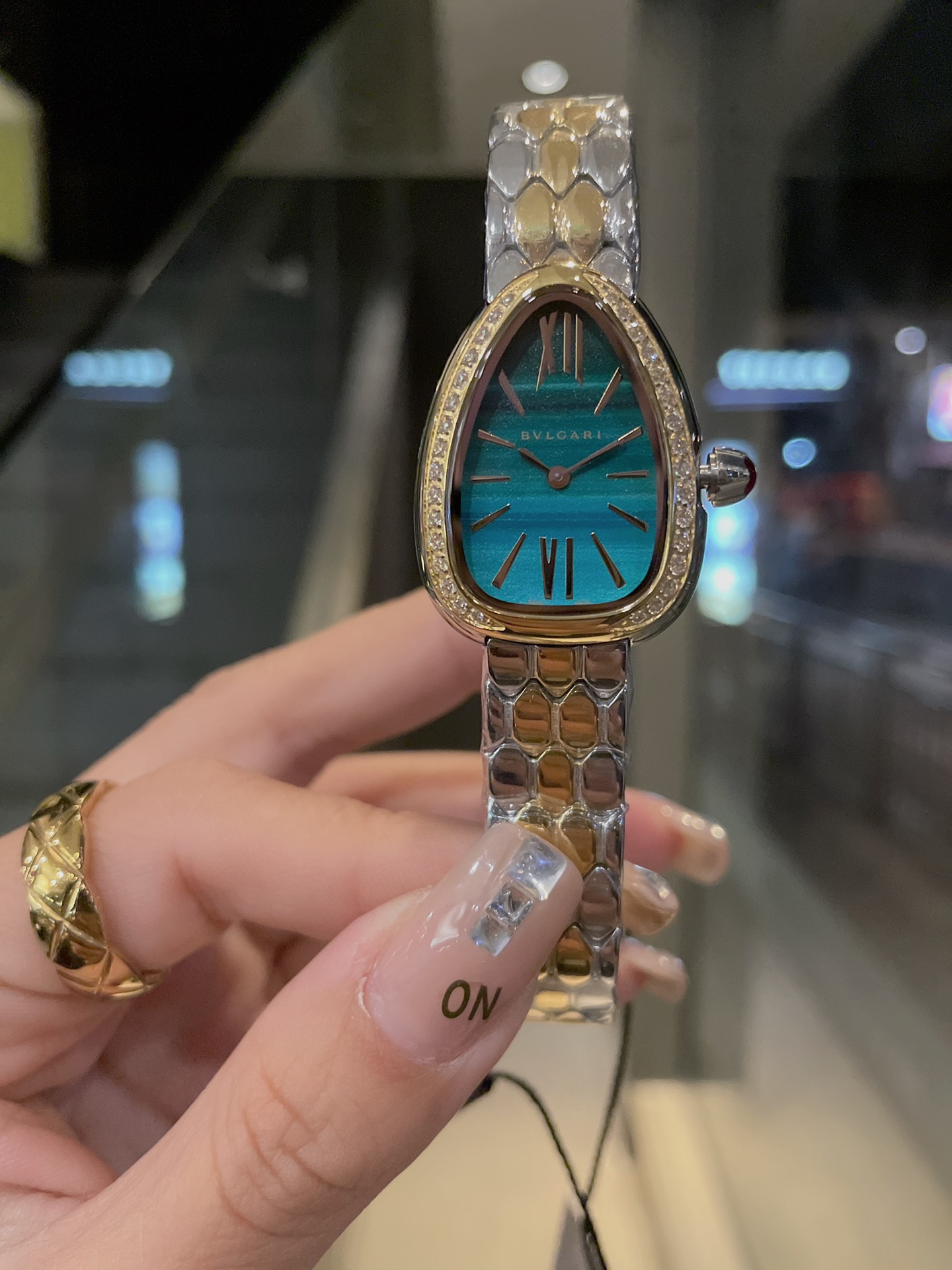 🔥🔥🔥 Bulgari BVlgari Full Diamond New and Upgraded Wristwatch