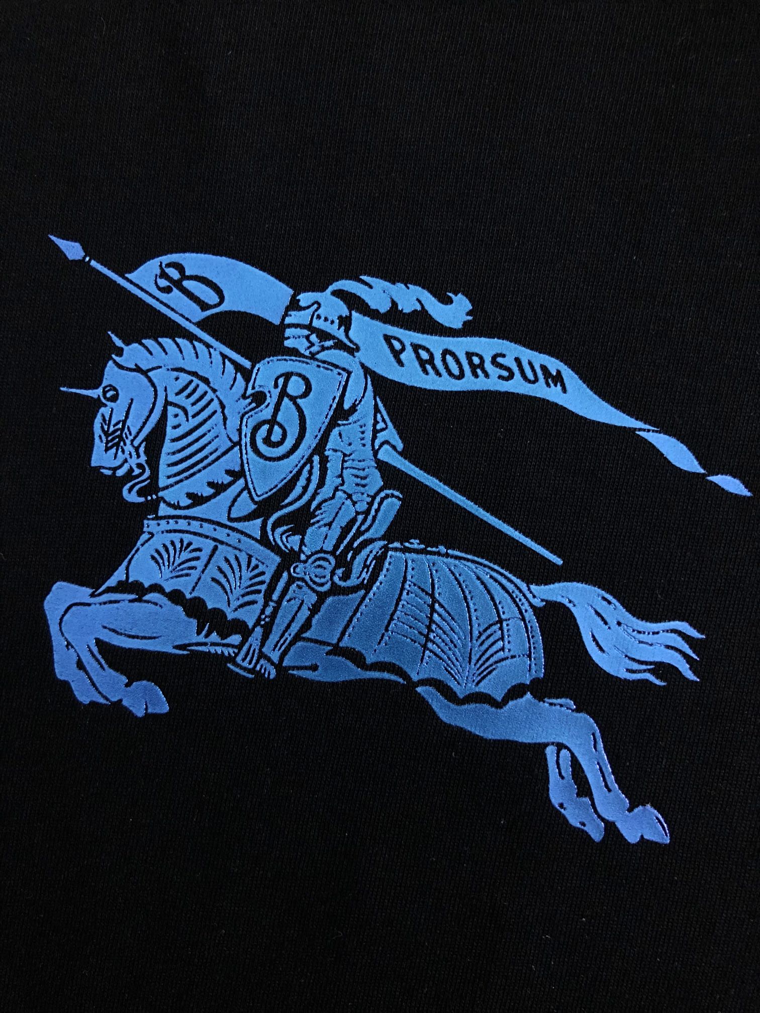 New  Burberry Top grade black and white dual color war horse laser gradient short sleeved