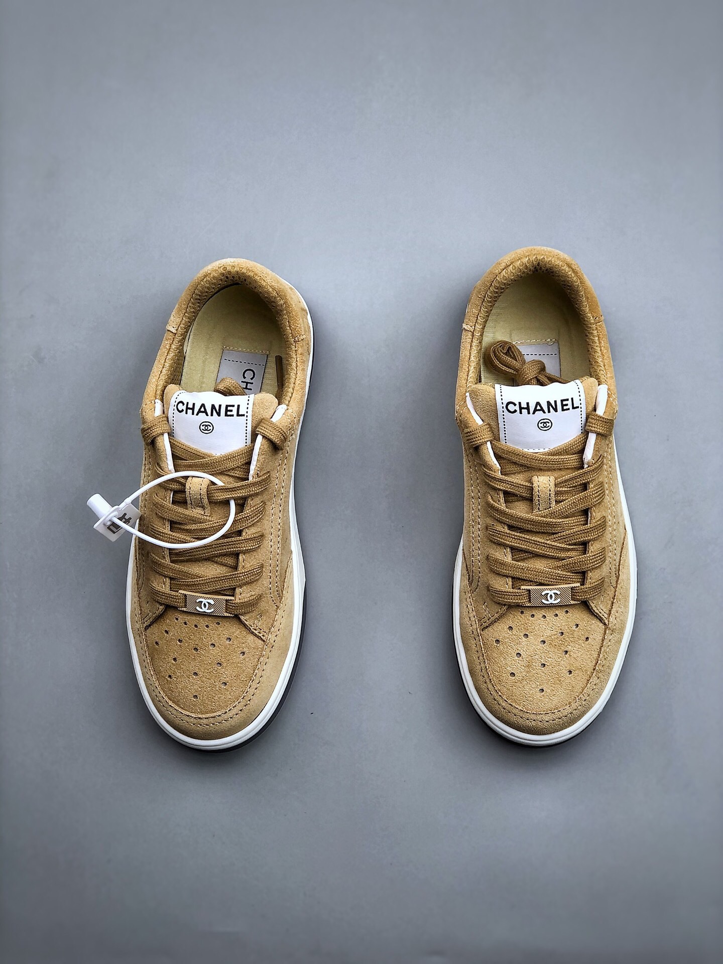 New  Chanel Goddess style spring style versatile casual leather color matching small white board shoes