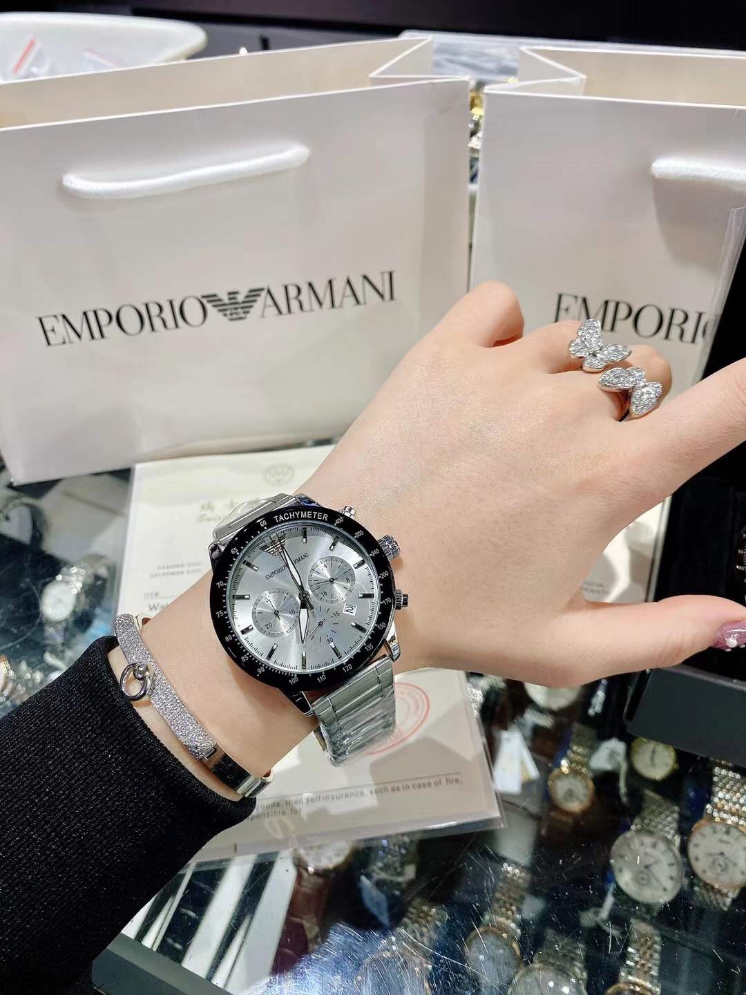 New Armani's popular watch