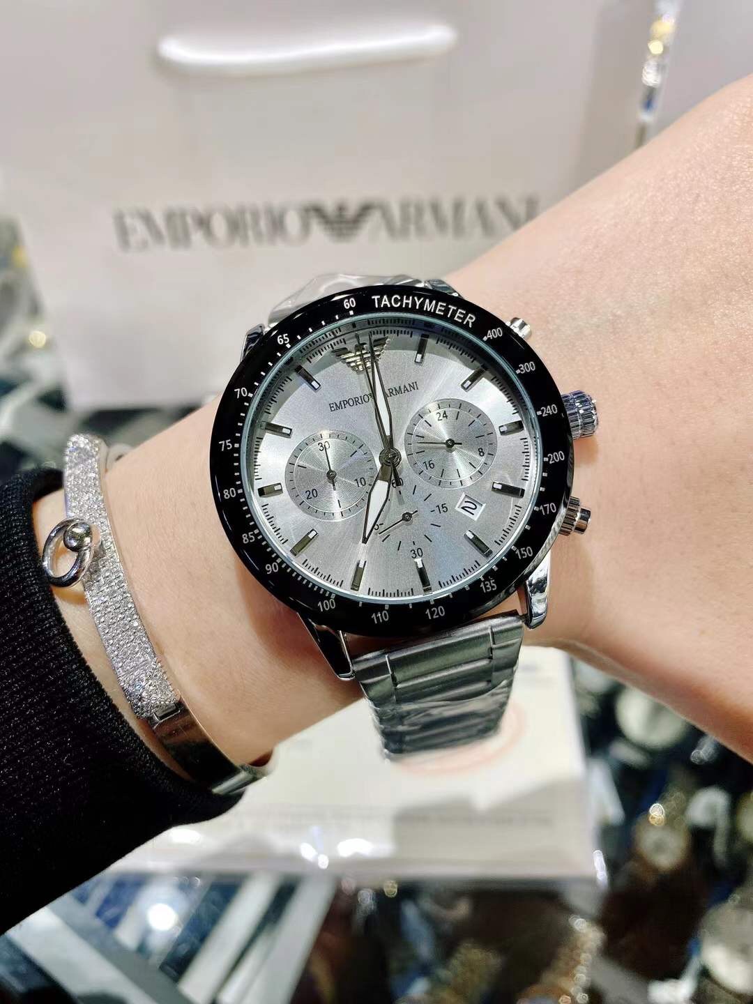 New Armani's popular watch