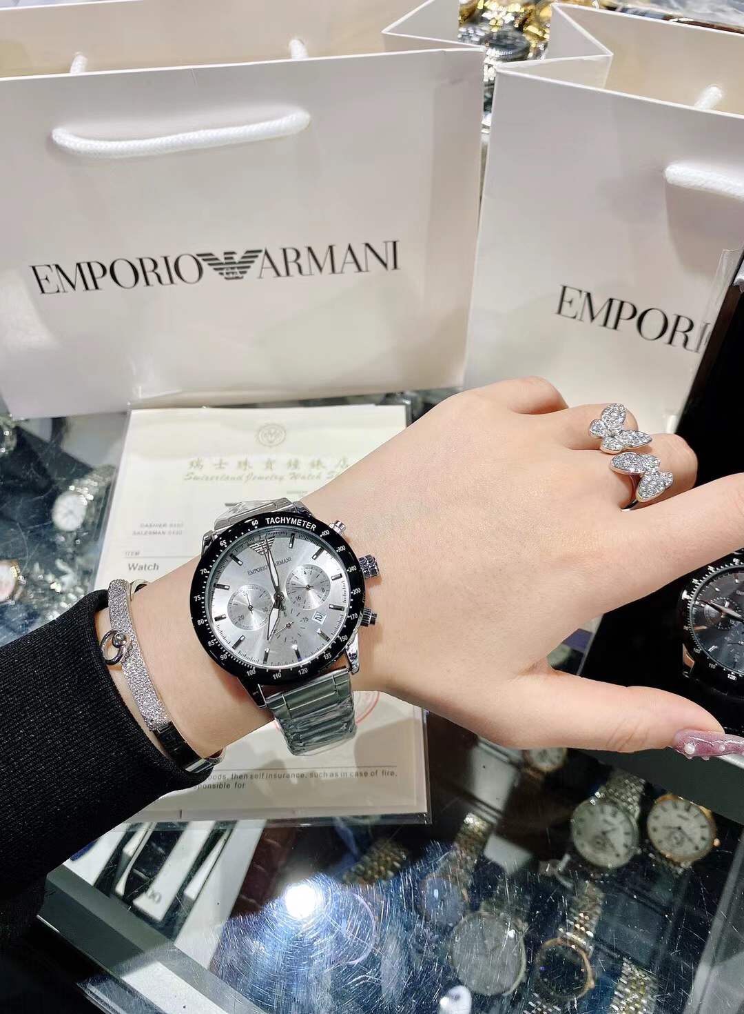 New Armani's popular watch