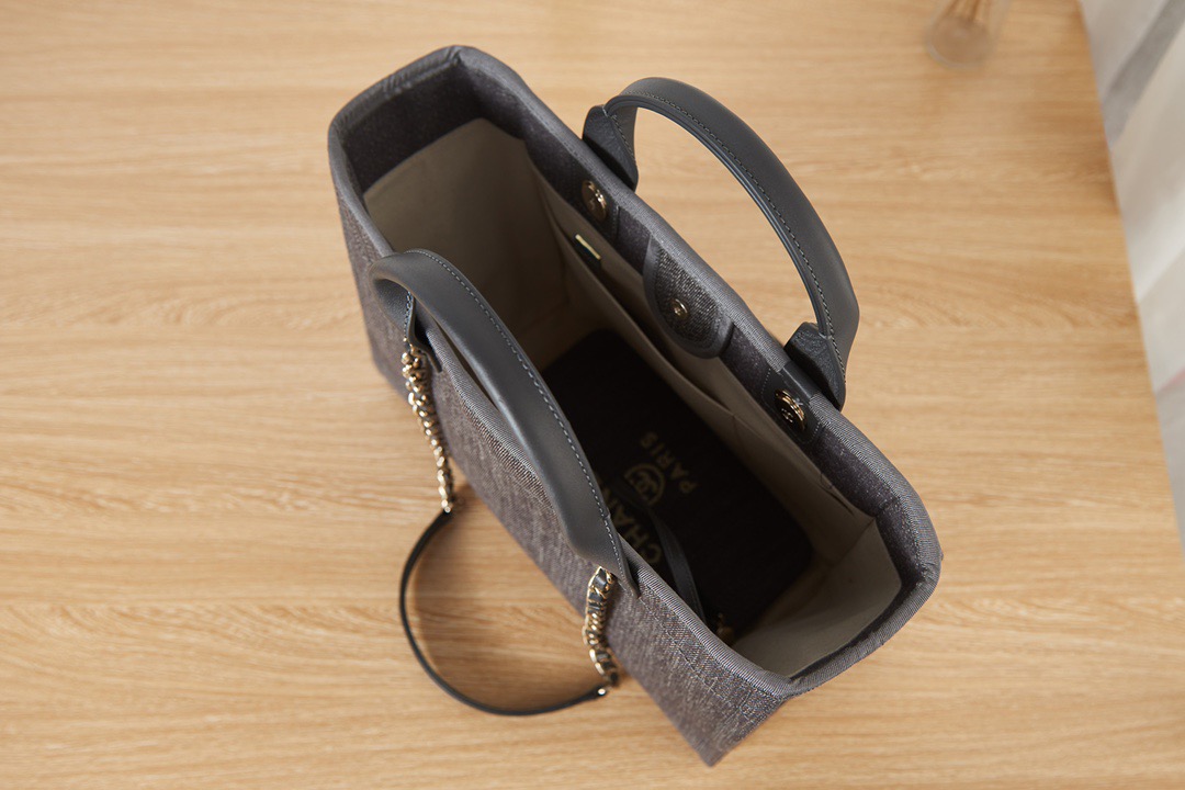 New Chanel 22s Chanel's latest beach bag panda color scheme 🐼