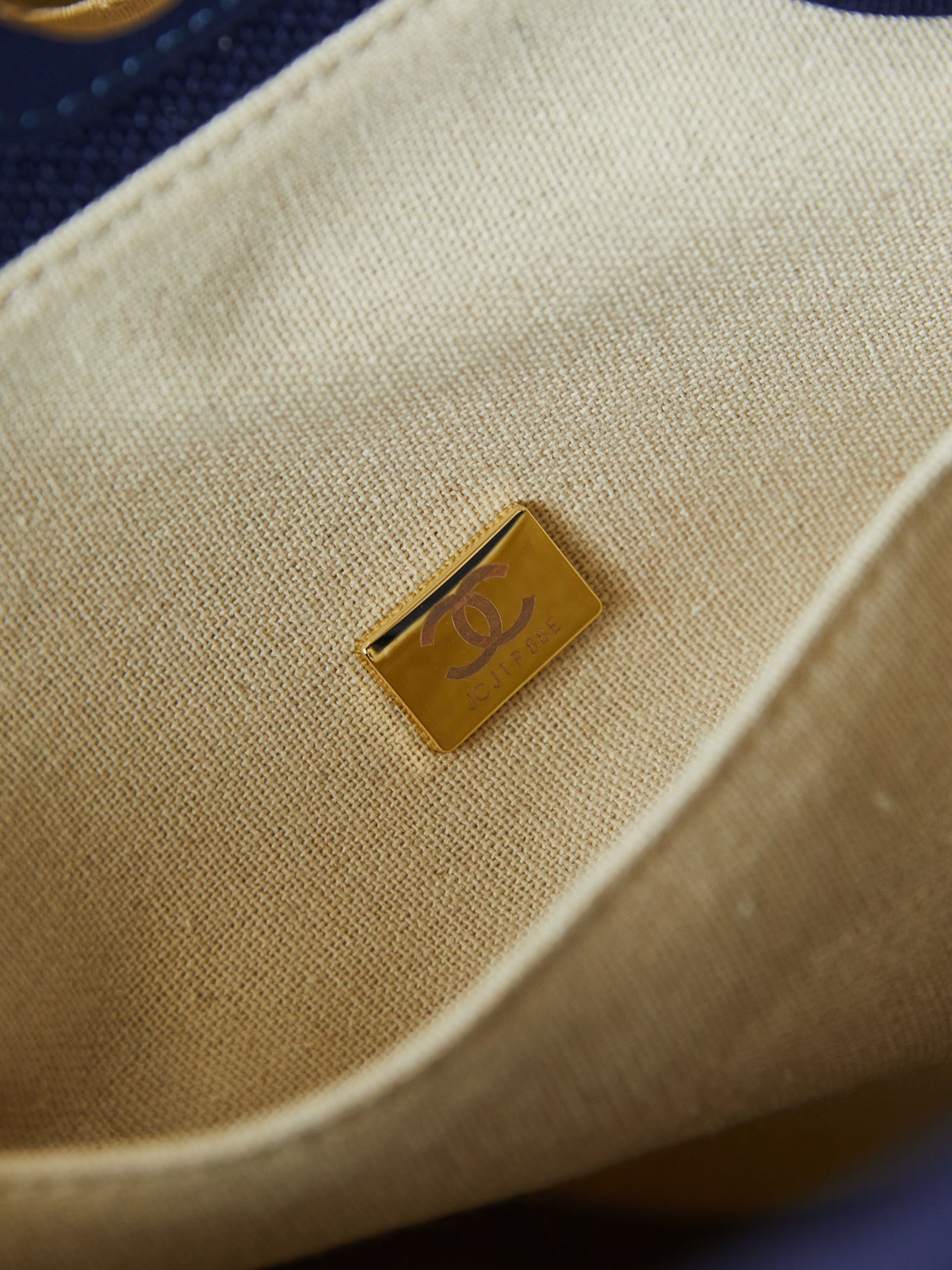 New Chanel 23k Chanel's latest beach bag panda color scheme 🐼