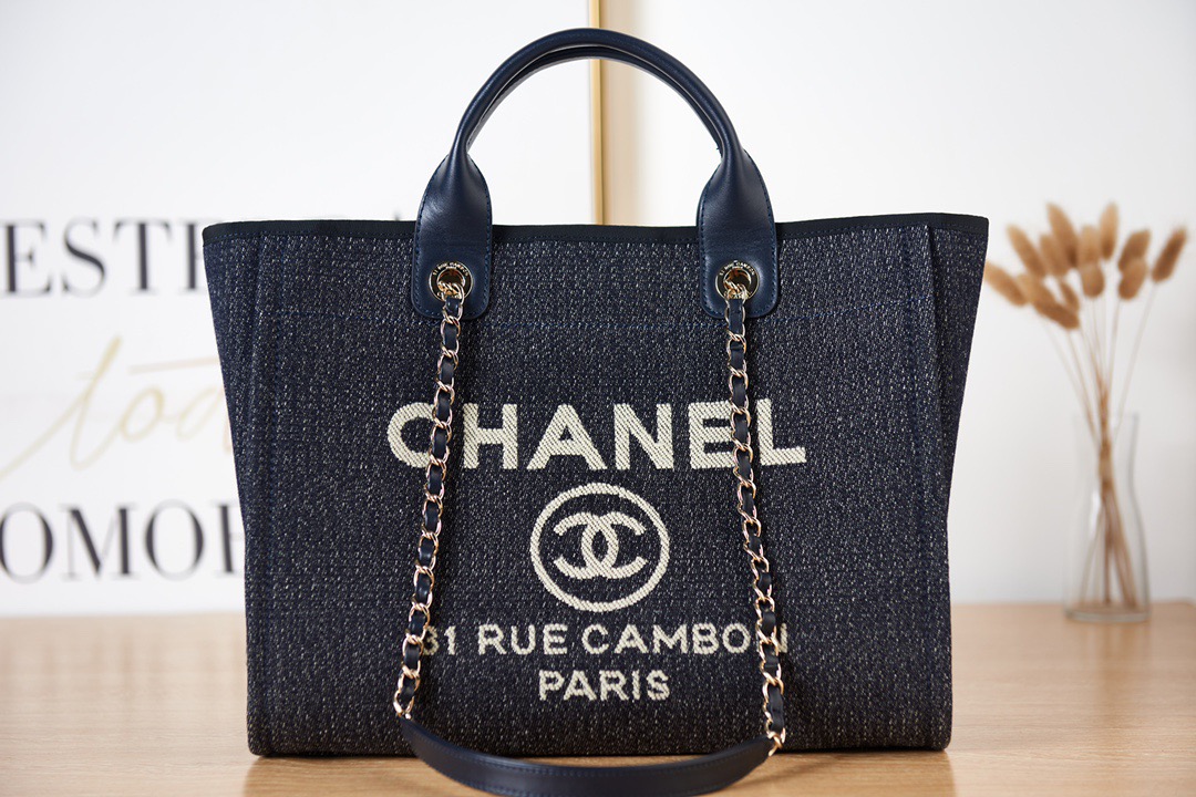 New Chanel 22s Chanel's latest beach bag panda color scheme 🐼