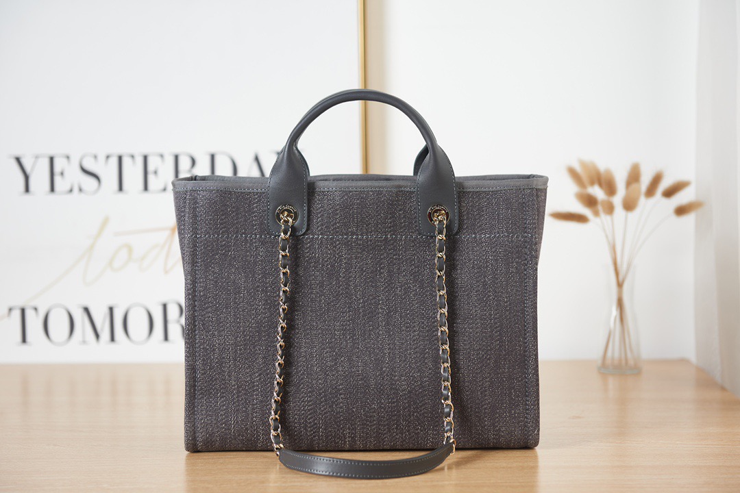 New Chanel 22s Chanel's latest beach bag panda color scheme 🐼