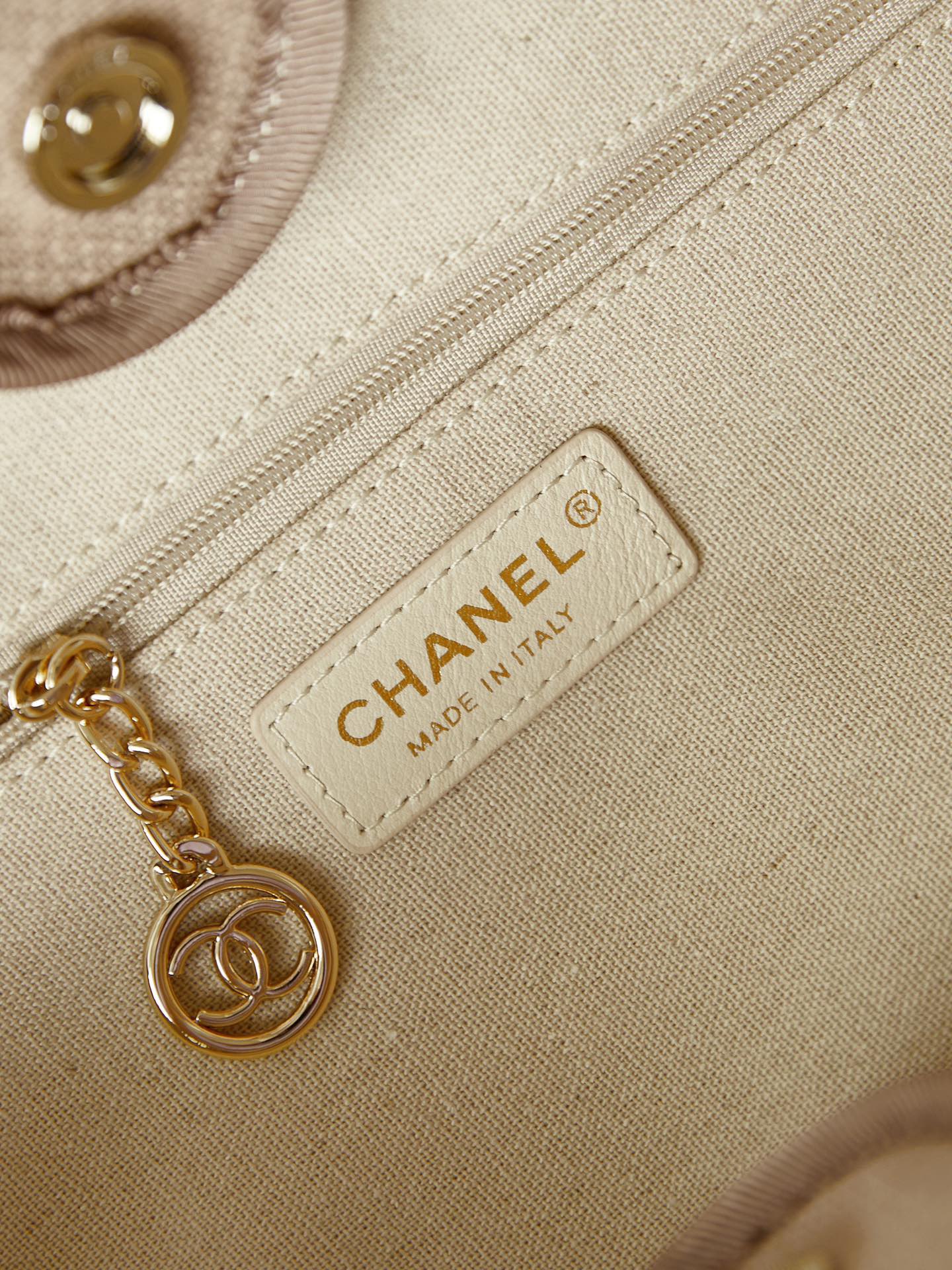 New Chanel 22s Latest Beach Bag Chanel Panda Color Matching 🐼