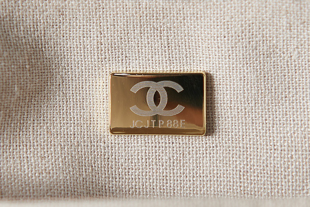 New Chanel 22s Chanel's latest beach bag panda color scheme 🐼