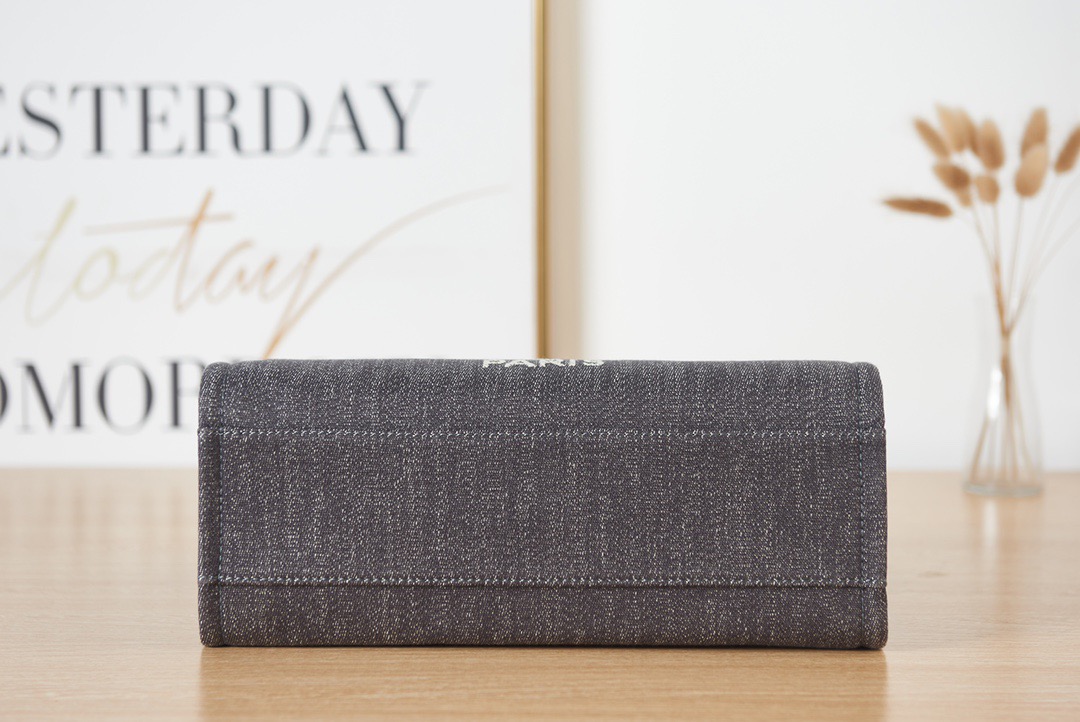 New Chanel 22s Chanel's latest beach bag panda color scheme 🐼