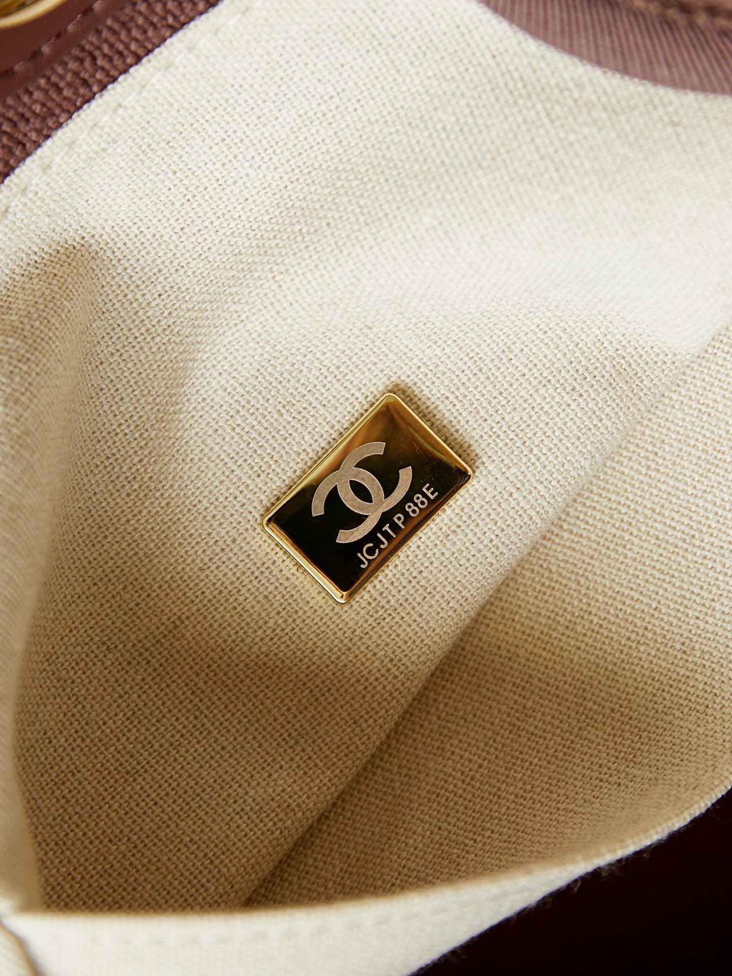 New Chanel 23k's latest beach bag Chanel Panda color scheme 🐼