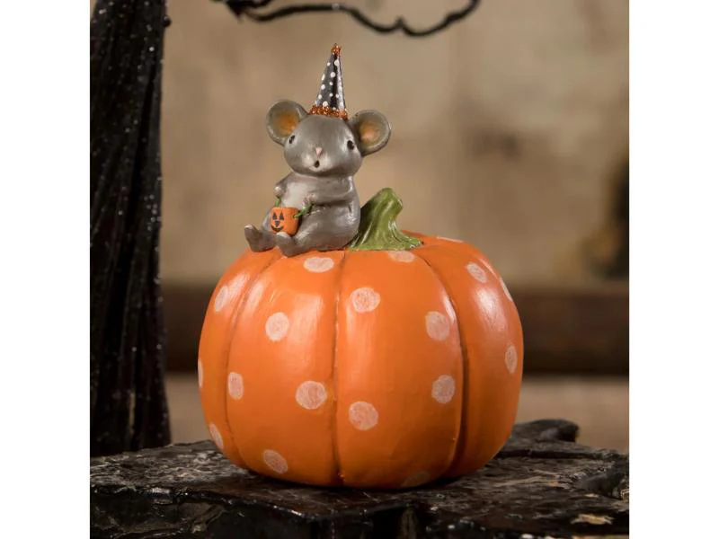 Halloween Mouse on Pumpkin