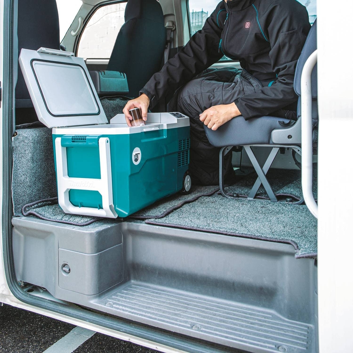 Summer Sale🔥18V Rechargeable Refrigerator (come with 2 Rechargeable Batteries)