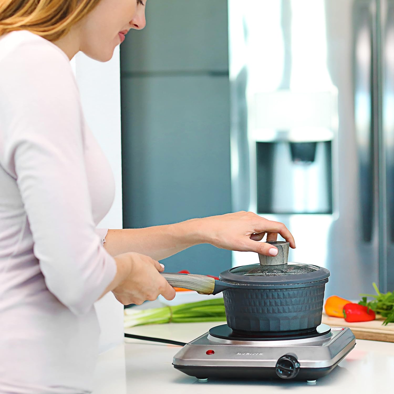 OVENTE Countertop Infrared Single Burner, 1000W Electric Hot Plate with 7” Ceramic Glass Cooktop, 5 Level Temperature Setting & Easy to Clean Base, Compact Stove for Home Dorm Office, Silver BGI101S