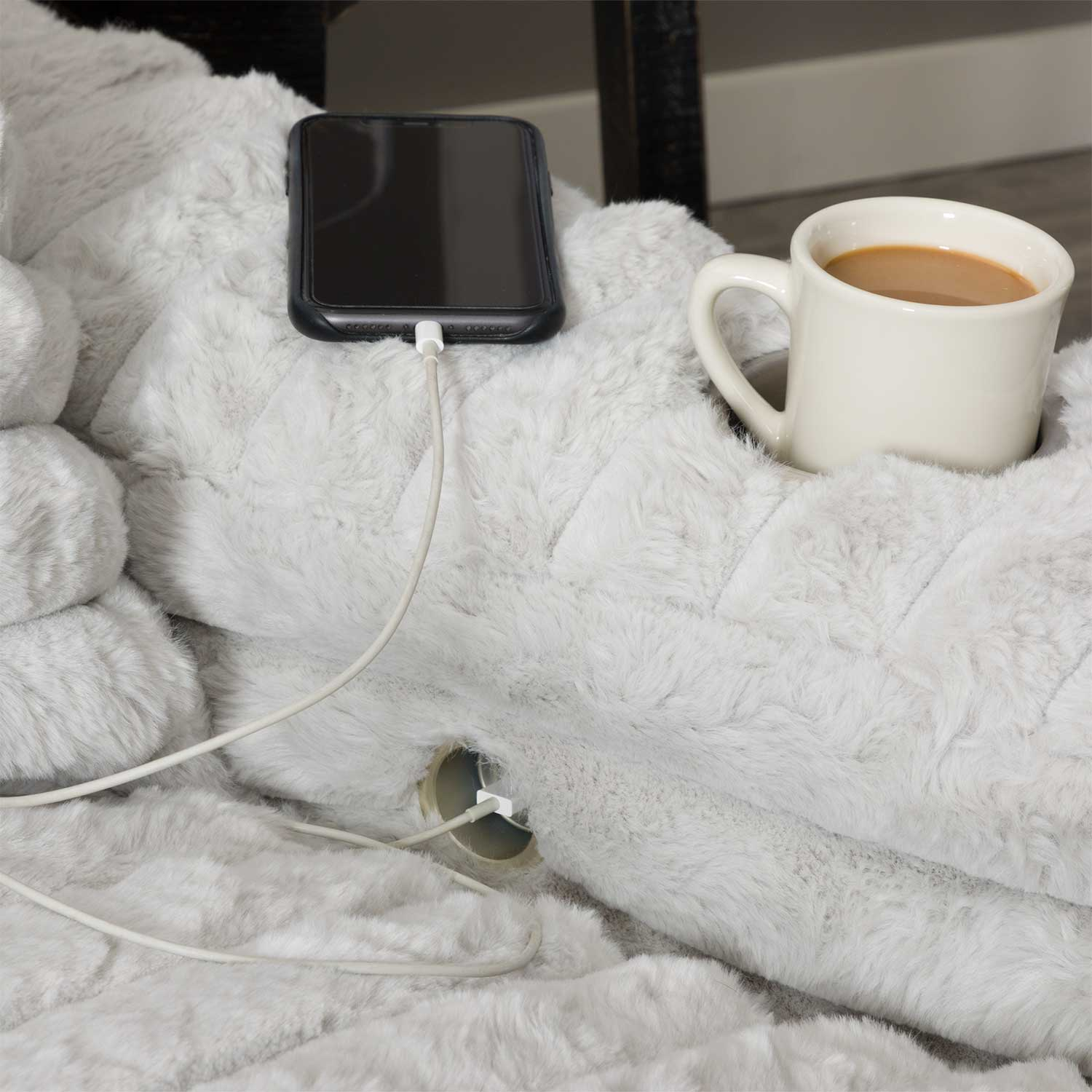 Winter Sale - Chaise Lounge With Dual Cupholders And Charging Ports