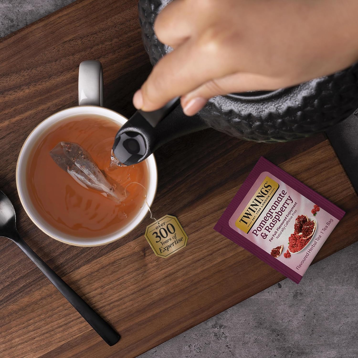 Twinings English Breakfast Black Tea Individually Wrapped Bags, 100 Count (Pack of 1), Smooth, Flavourful, and Robust, Caffeinated, Enjoy Hot or Iced | Packaging May Vary