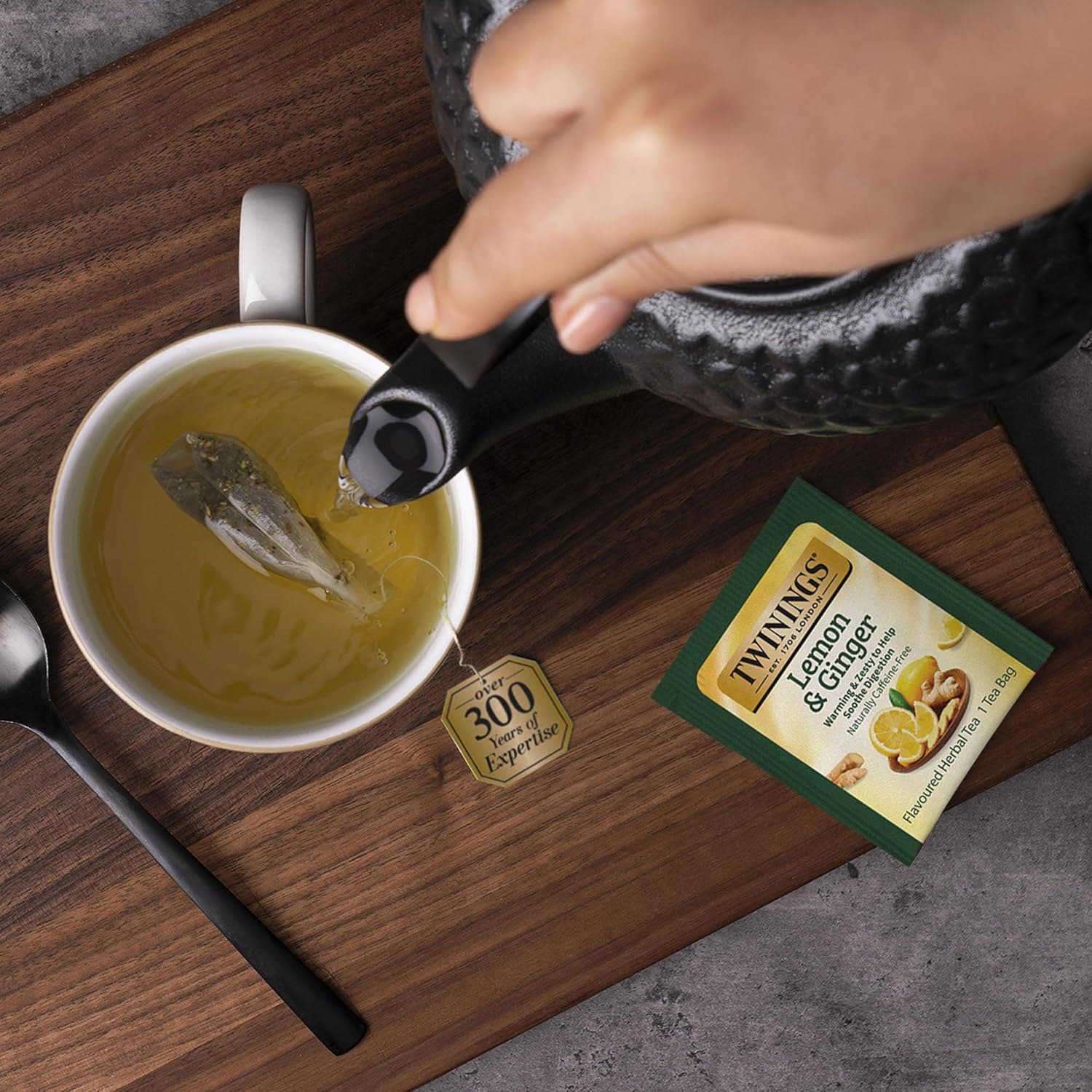 Twinings English Breakfast Black Tea Individually Wrapped Bags, 100 Count (Pack of 1), Smooth, Flavourful, and Robust, Caffeinated, Enjoy Hot or Iced | Packaging May Vary