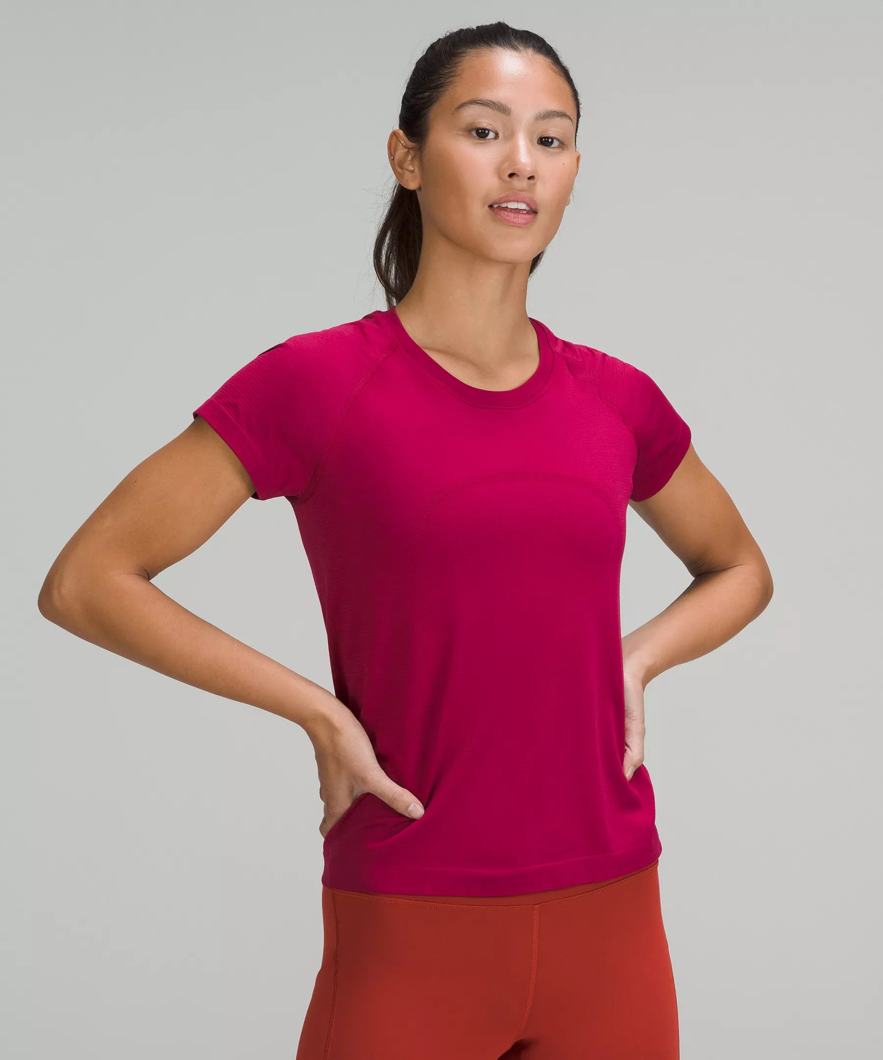 Swiftly Tech Short Sleeve Shirt 2.0 *Race Length Pomegranate/Pomegranate