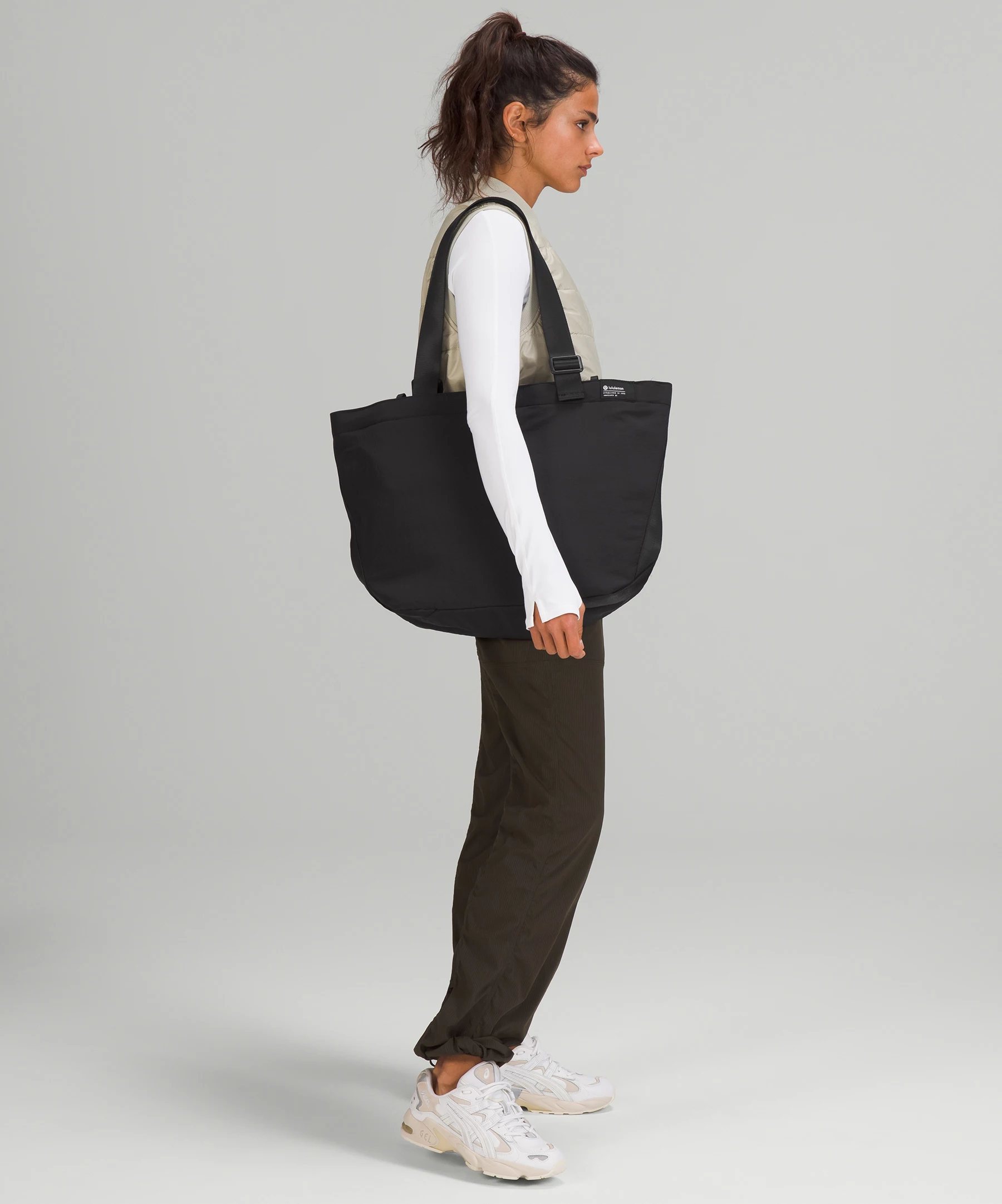 Clean Lines Tote Bag 22L Black