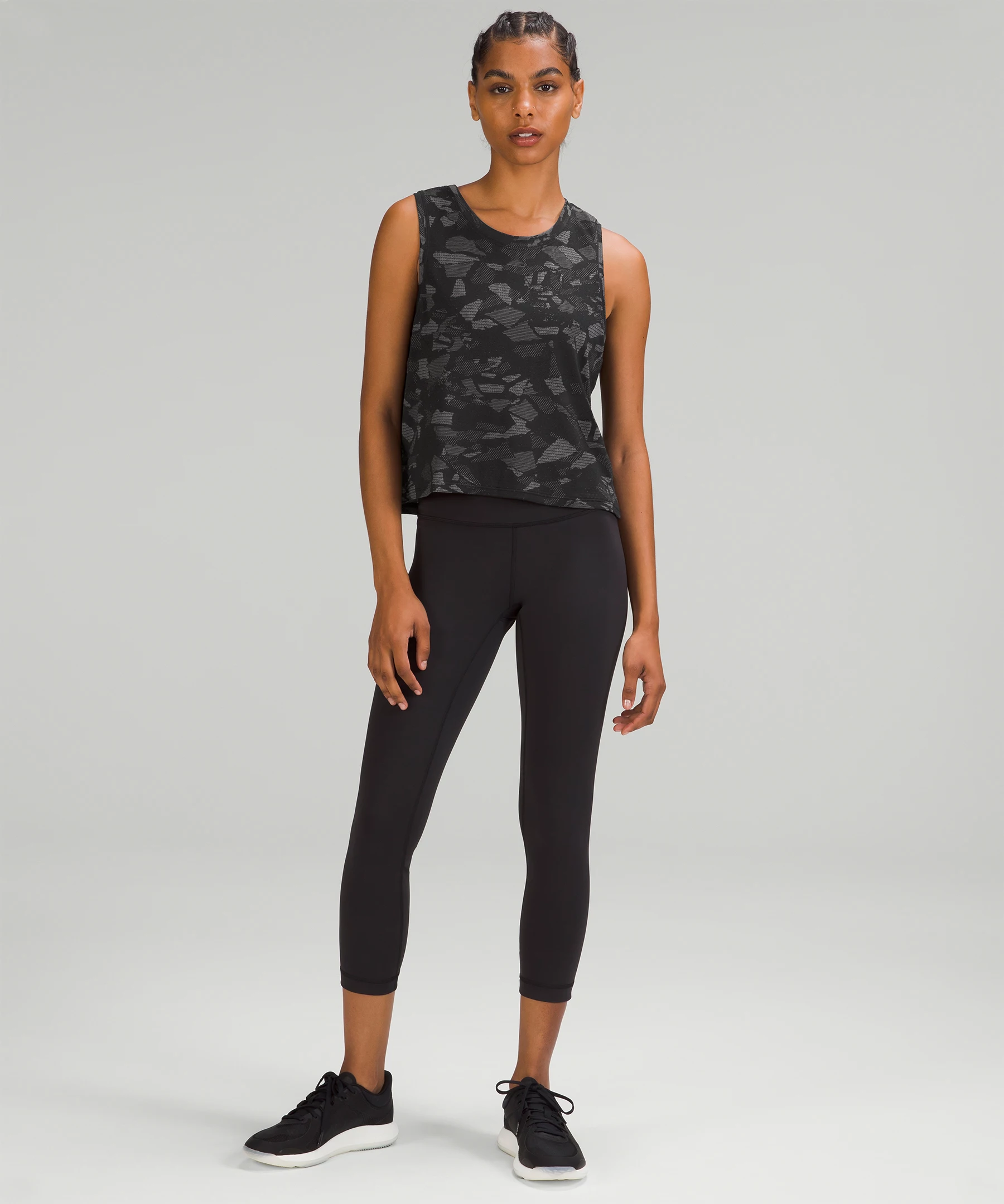 Train to Be Tank Top *High-Low Hem Mosaic Multiply Black/Gull Grey