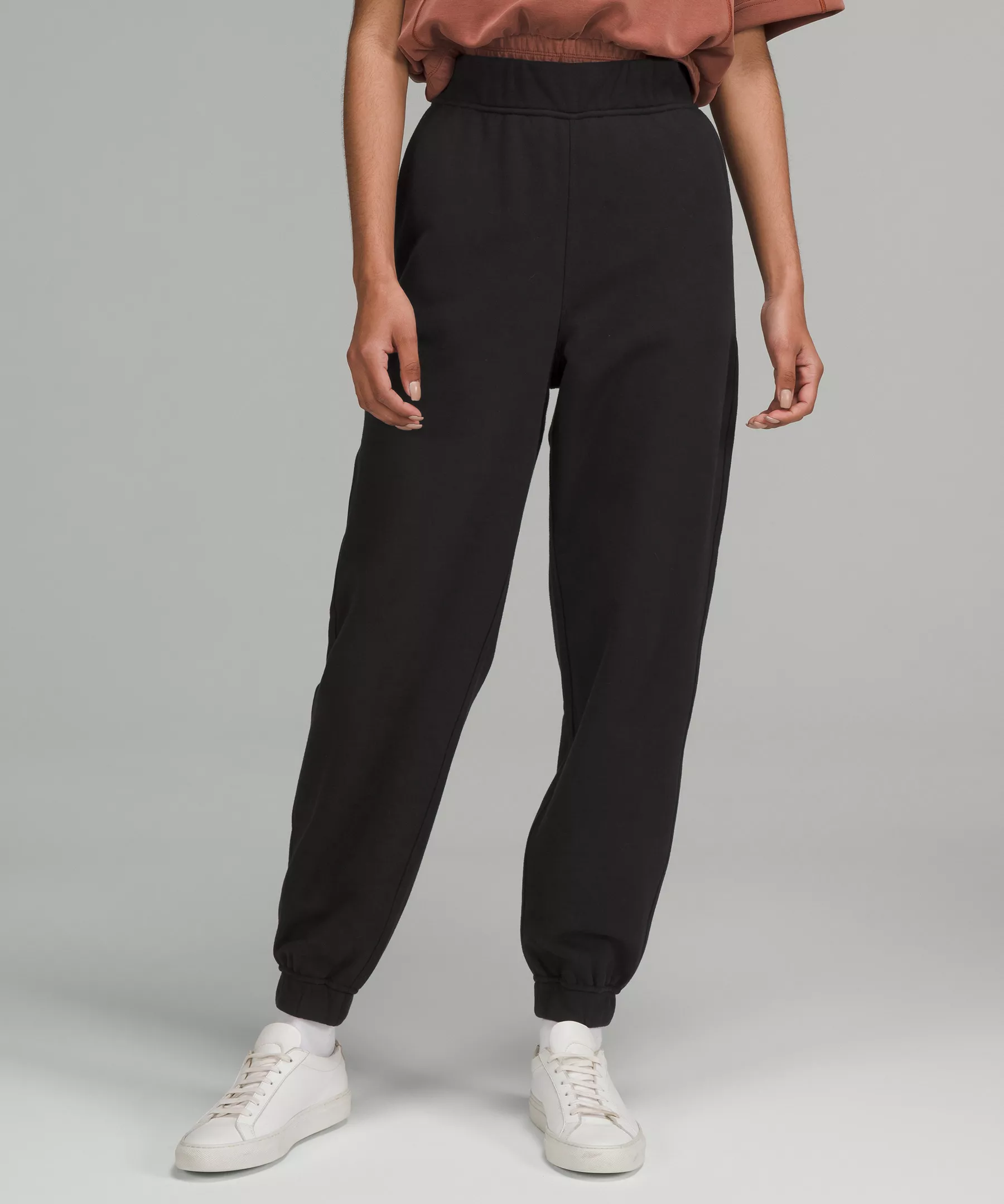 Relaxed High-Rise Jogger *Online Only Black