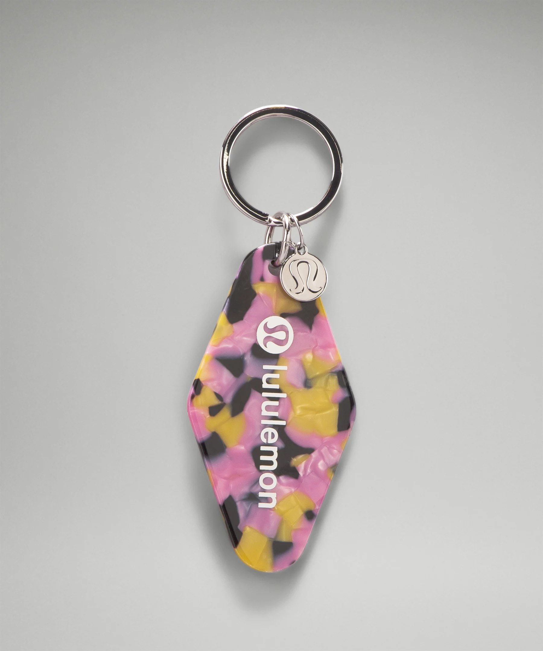 Diamond-Shaped Hotel Keychain Velvet Dust/Yellow Pear/Black/Wild Berry/Silver