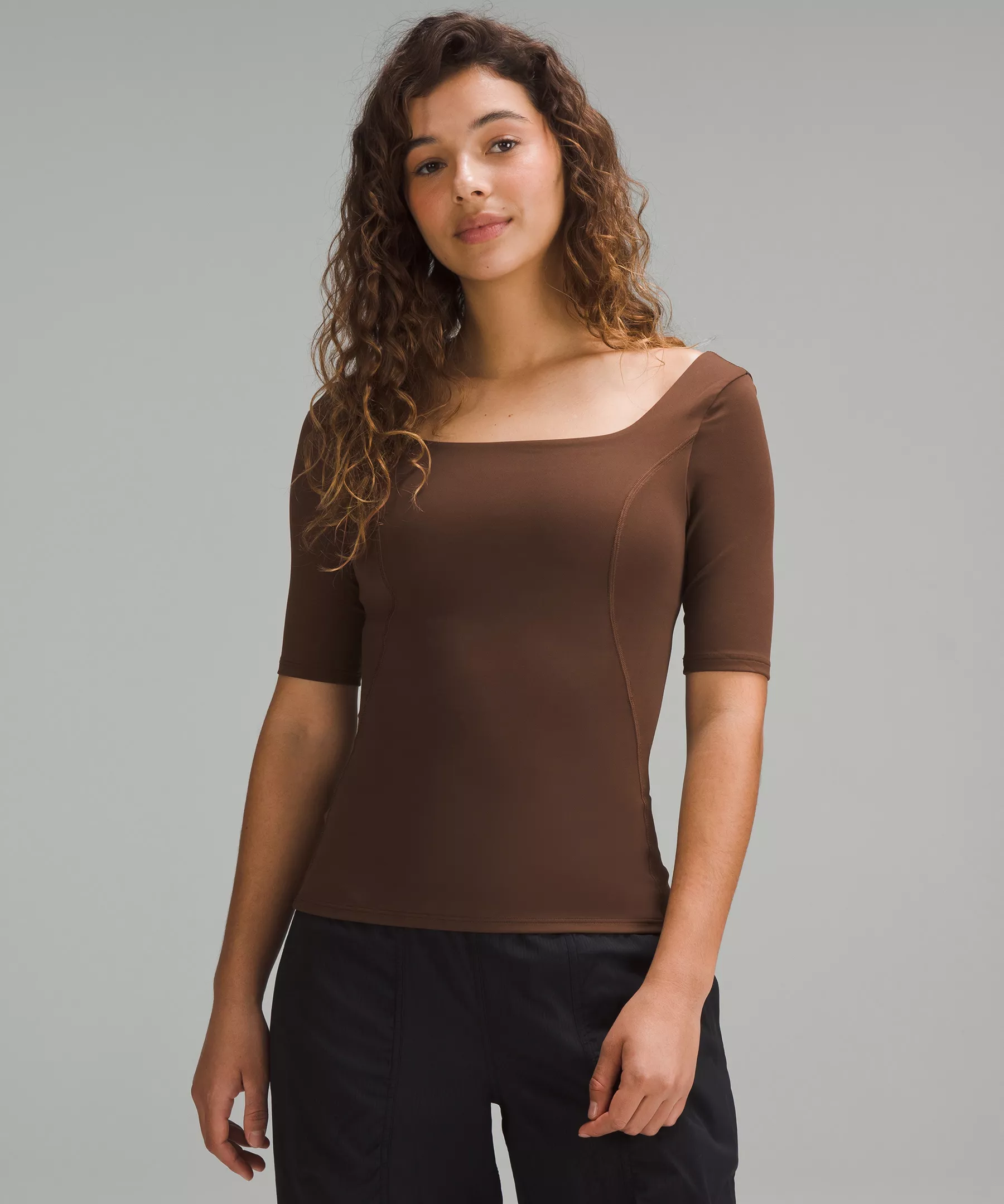 Half-Sleeve Close-to-Body Shelf T-Shirt Java