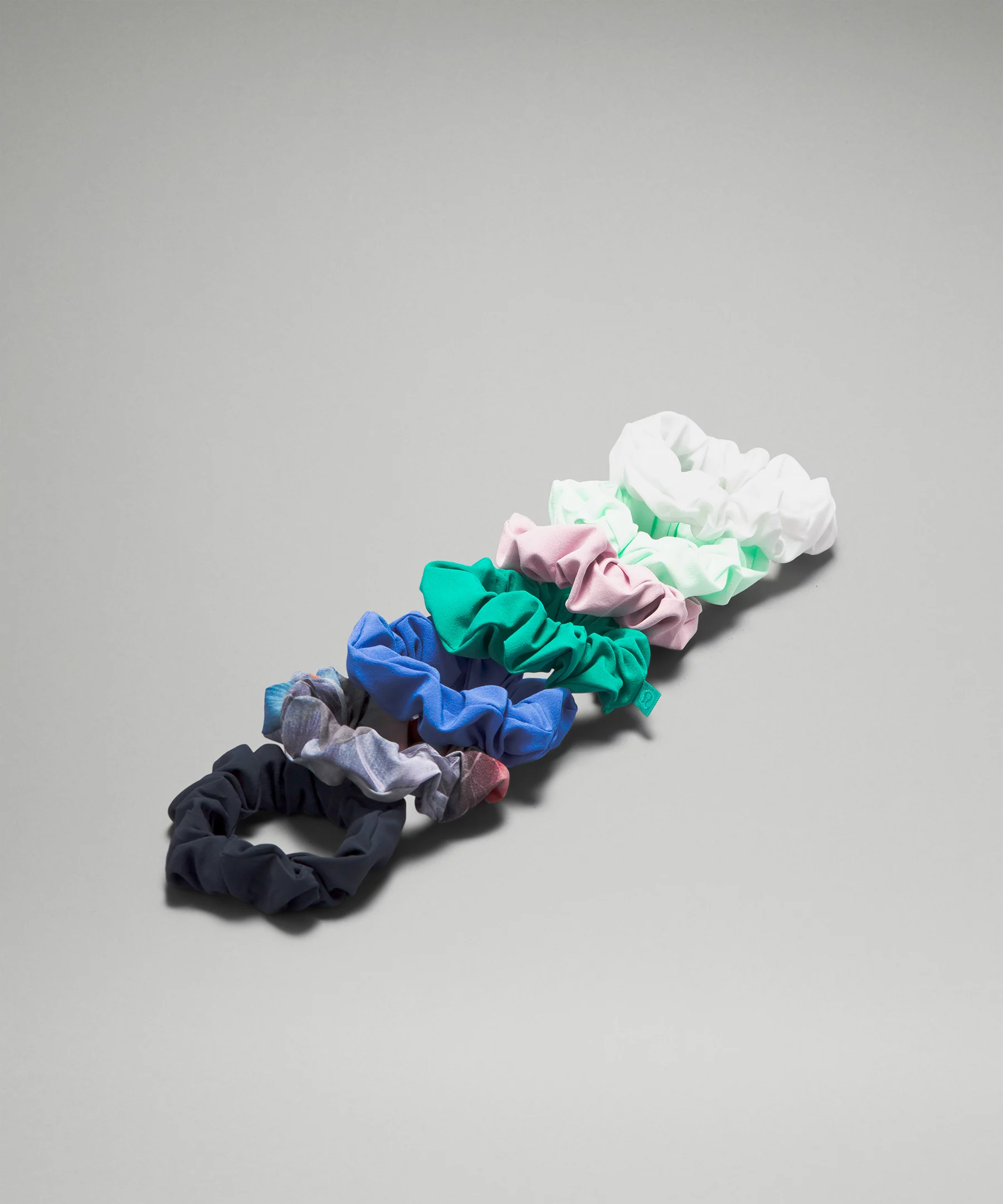 Uplifting Scrunchies *7 Pack True Navy/Wild Indigo/Maldives Green/Mint Moment/Pink Peony/White/Luminescent Floral Multi