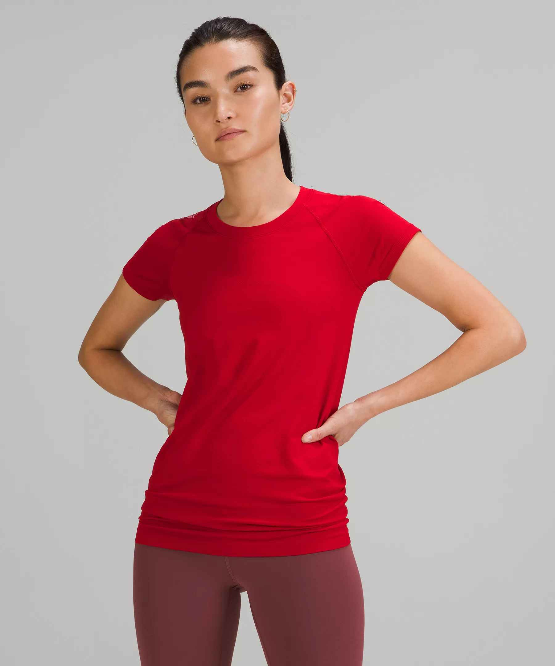 New Year Swiftly Tech Short Sleeve Shirt 2.0 Dark Red/Dark Red