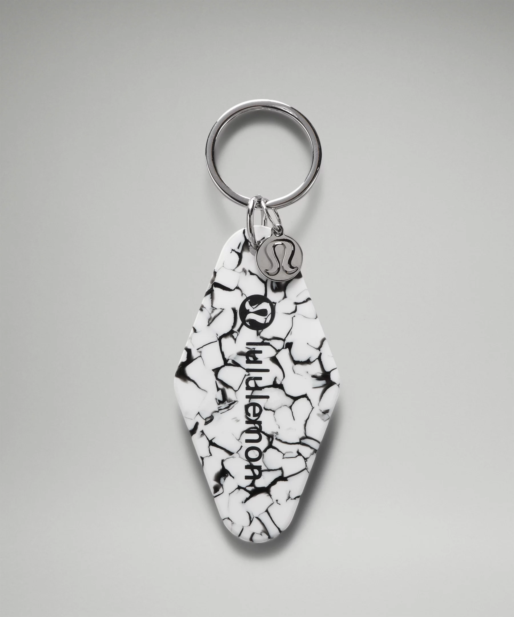 Diamond-Shaped Hotel Keychain Antique White/Black