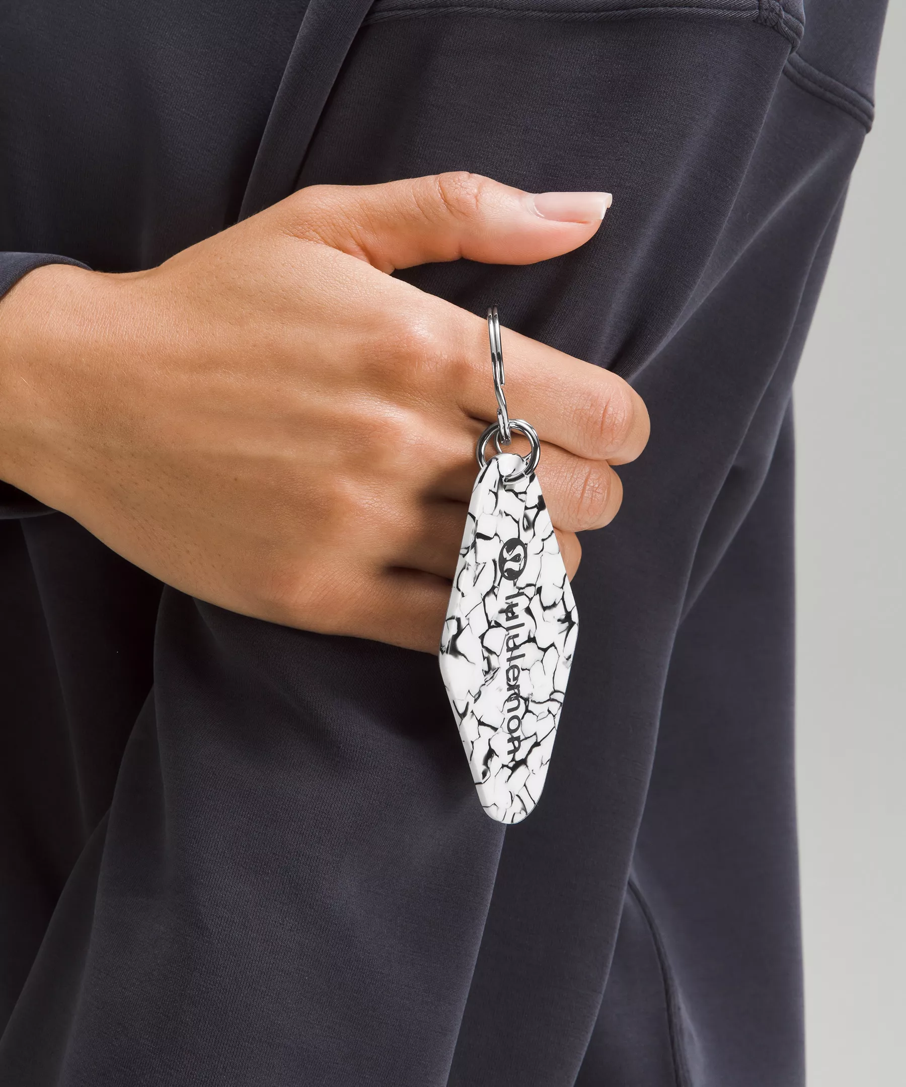 Diamond-Shaped Hotel Keychain Antique White/Black