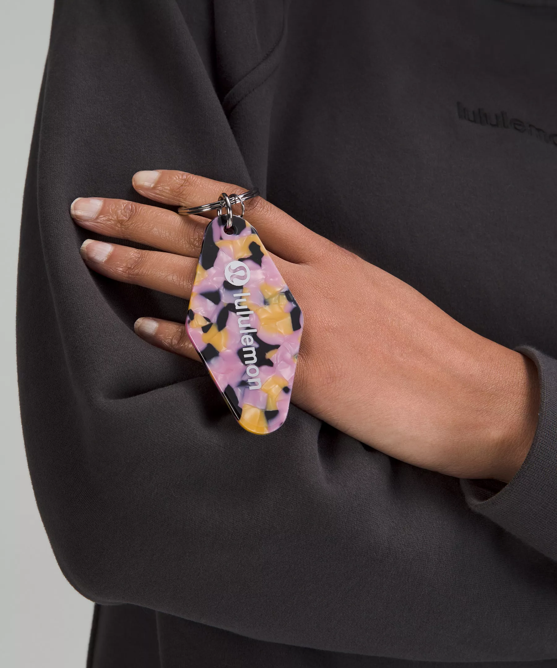 Diamond-Shaped Hotel Keychain Velvet Dust/Yellow Pear/Black/Wild Berry/Silver