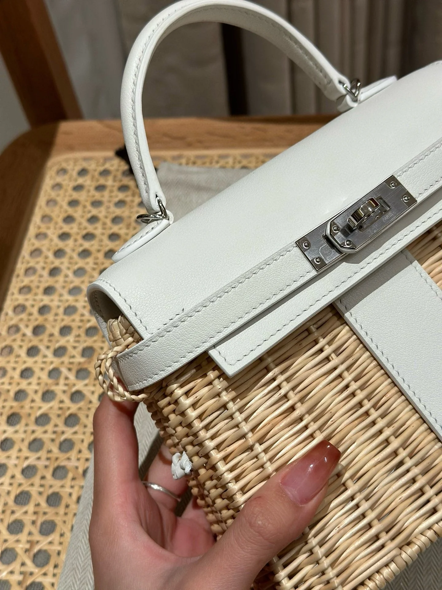 Exquisite leather bags-38