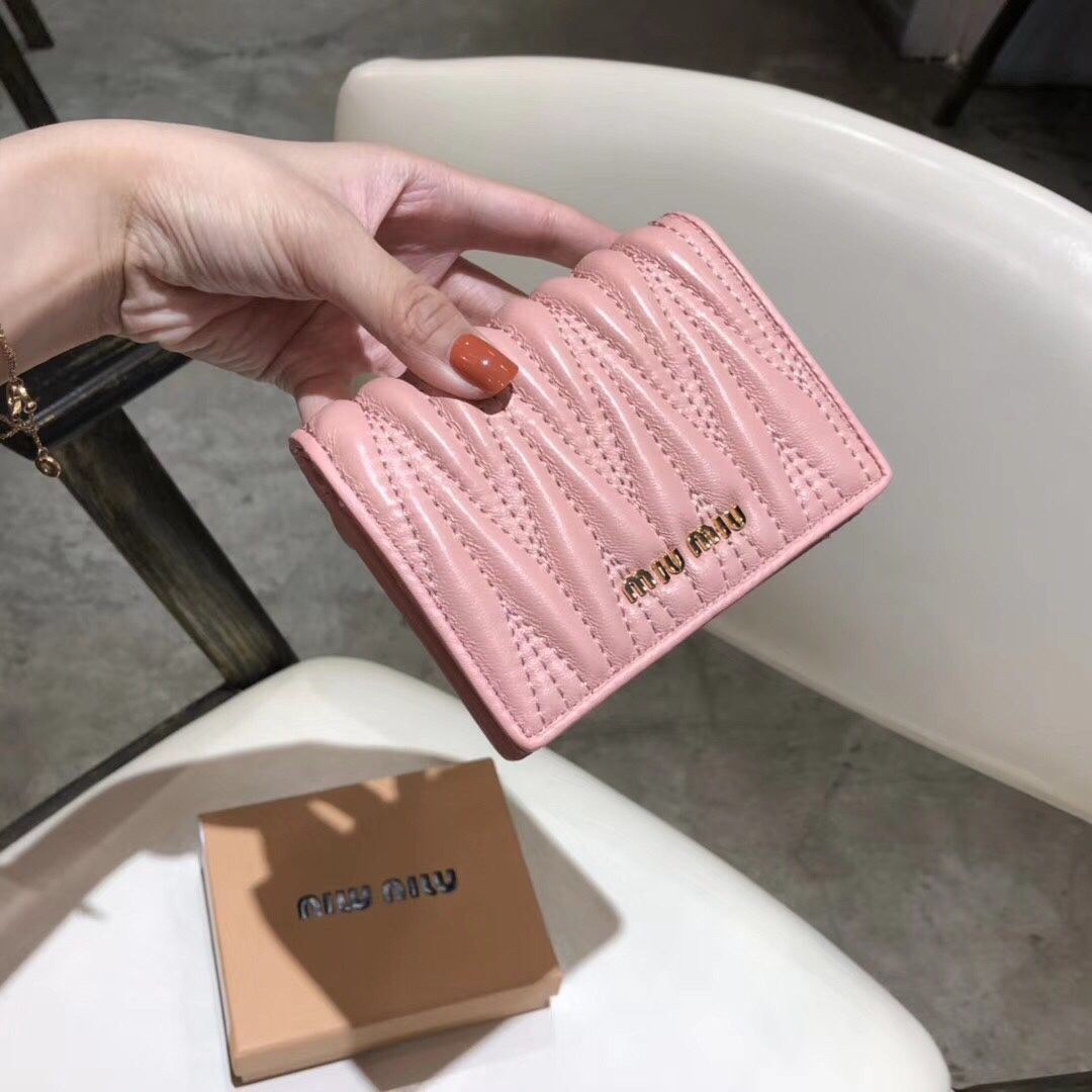 Miumiu Matelassé Sheepskin Wallet (Replica)