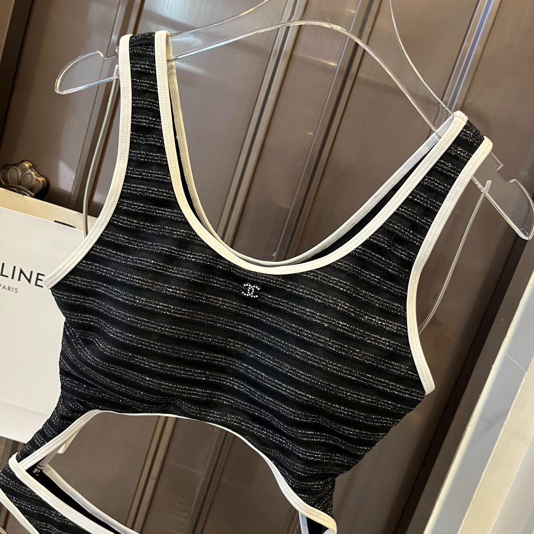 Chanel Baring One-piece Swimsuit Swimwear（Replica）