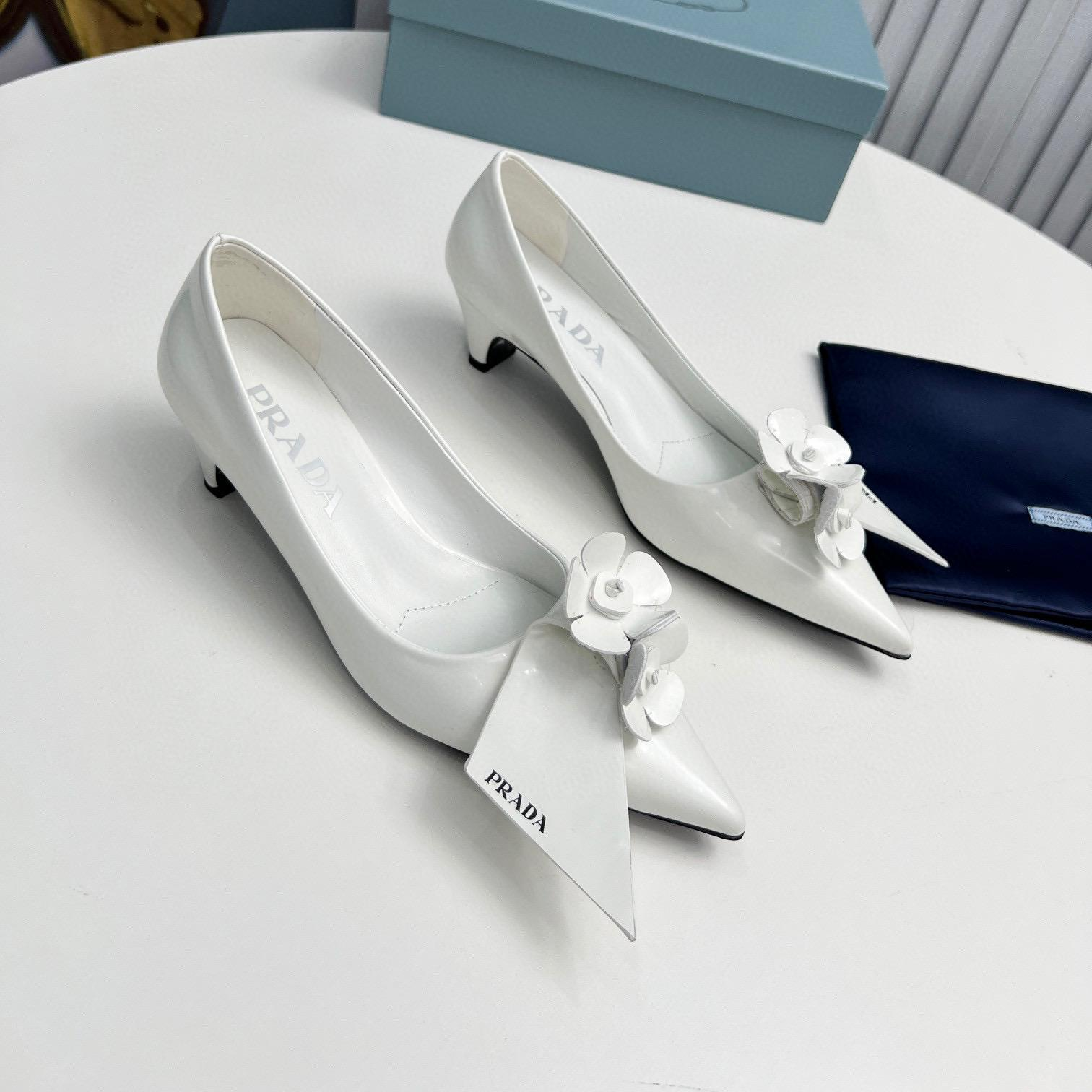 Prada Leather Simple And Fashionable Sandals Slide (Replica)