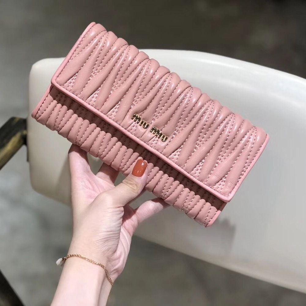 Miumiu Matelassé Leather Long Wallet(Replica)