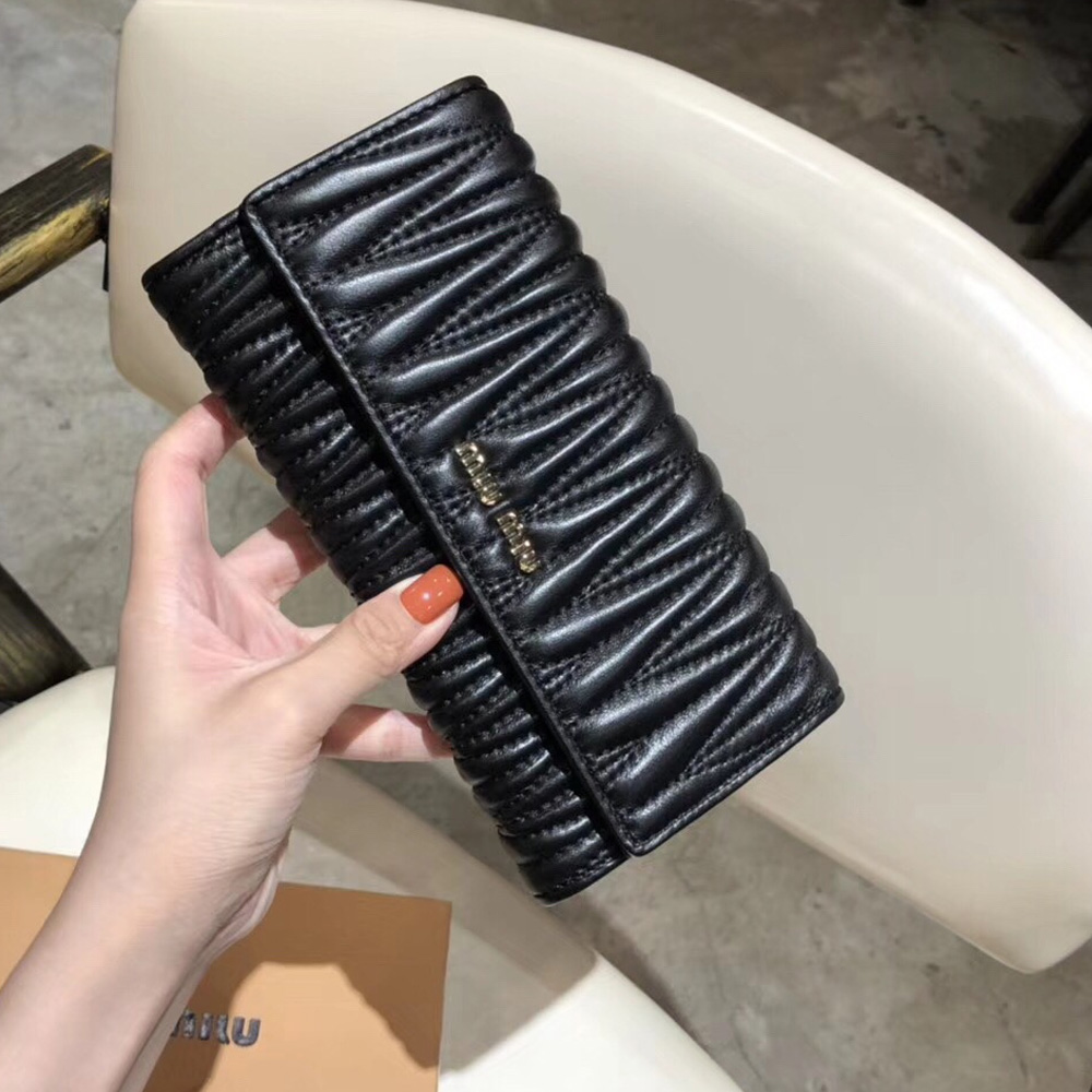 Miumiu Matelassé Leather Long Wallet(Replica)