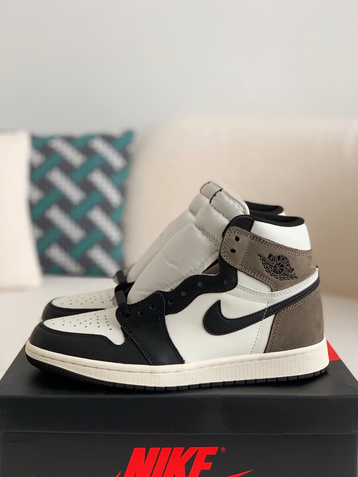 Nike Air Jordan 1 High Retro Og Dark Mocha