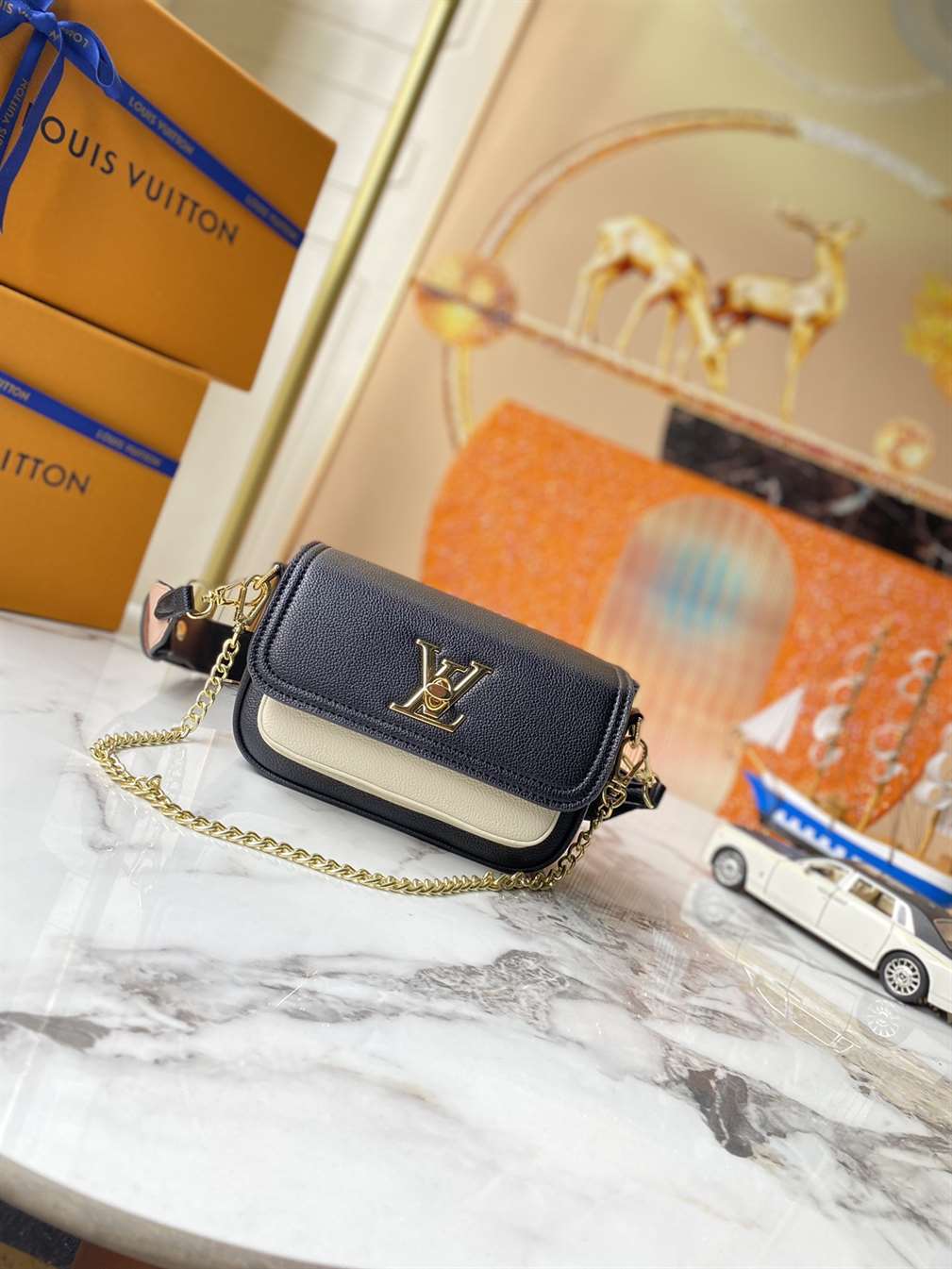 Louis Vuitton LOCKME TENDER replica