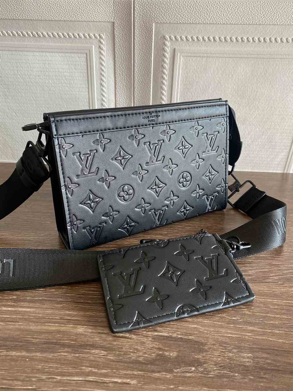 Louis Vuitton GASTON WEARABLE WALLET Leather replica