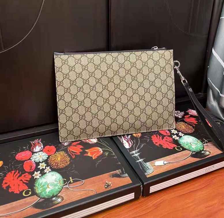 Gucci Vintage GG Supreme Pouch replica
