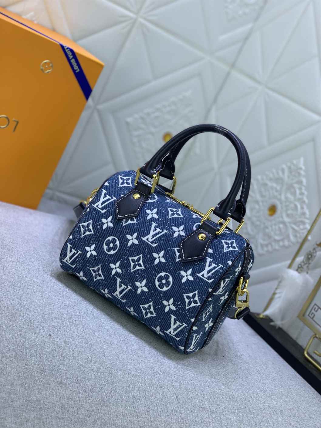 Louis Vuitton SPEEDY BANDOULIRE 20 Monogram Denim replica