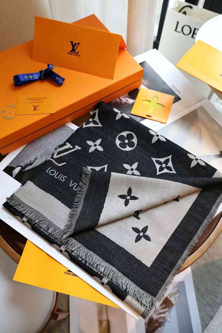 Louis Vuitton Classic Monogram Scarf replica