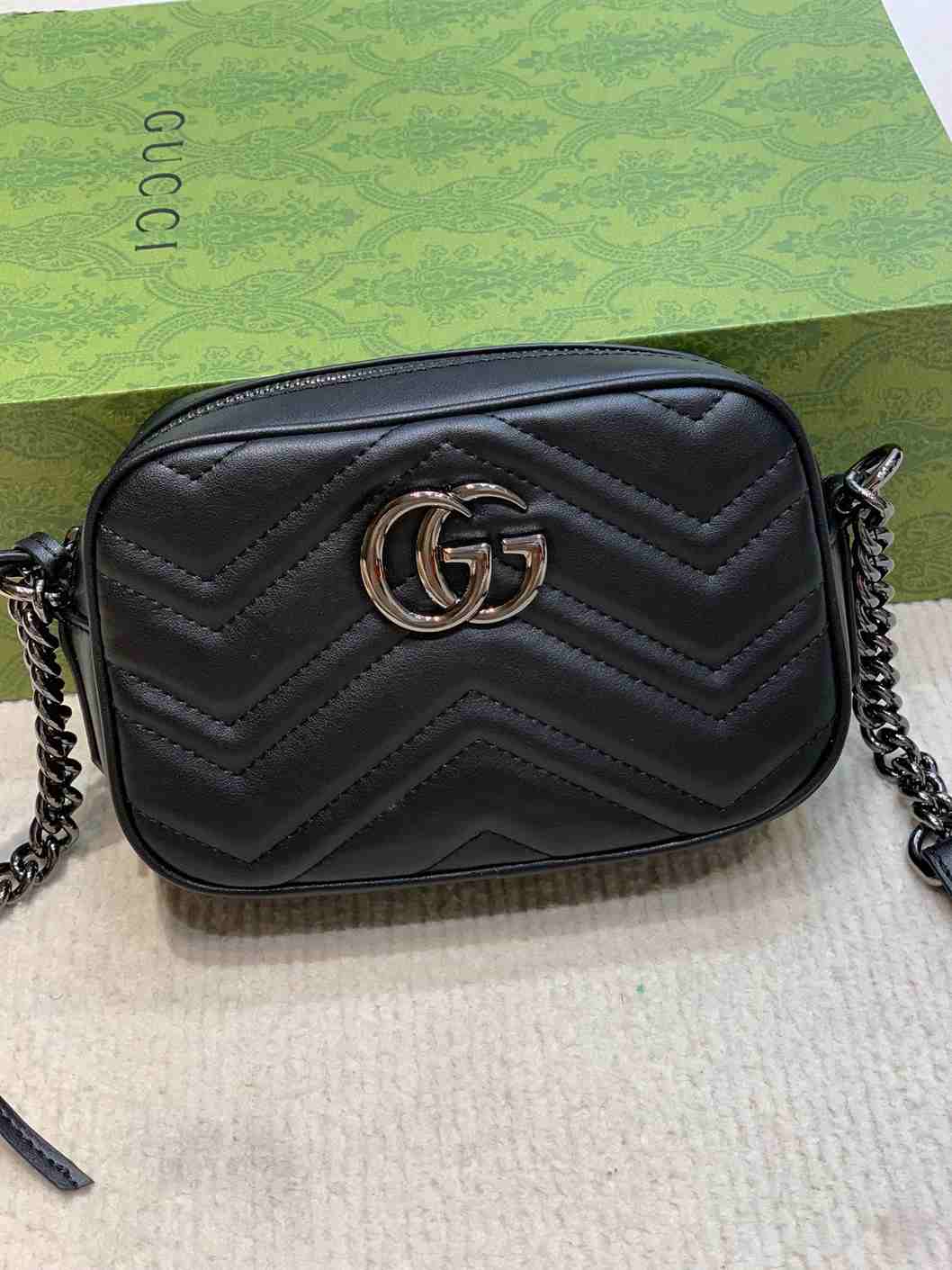 Gucci GG Marmont Matelassé Mini Shoulder Bag replica