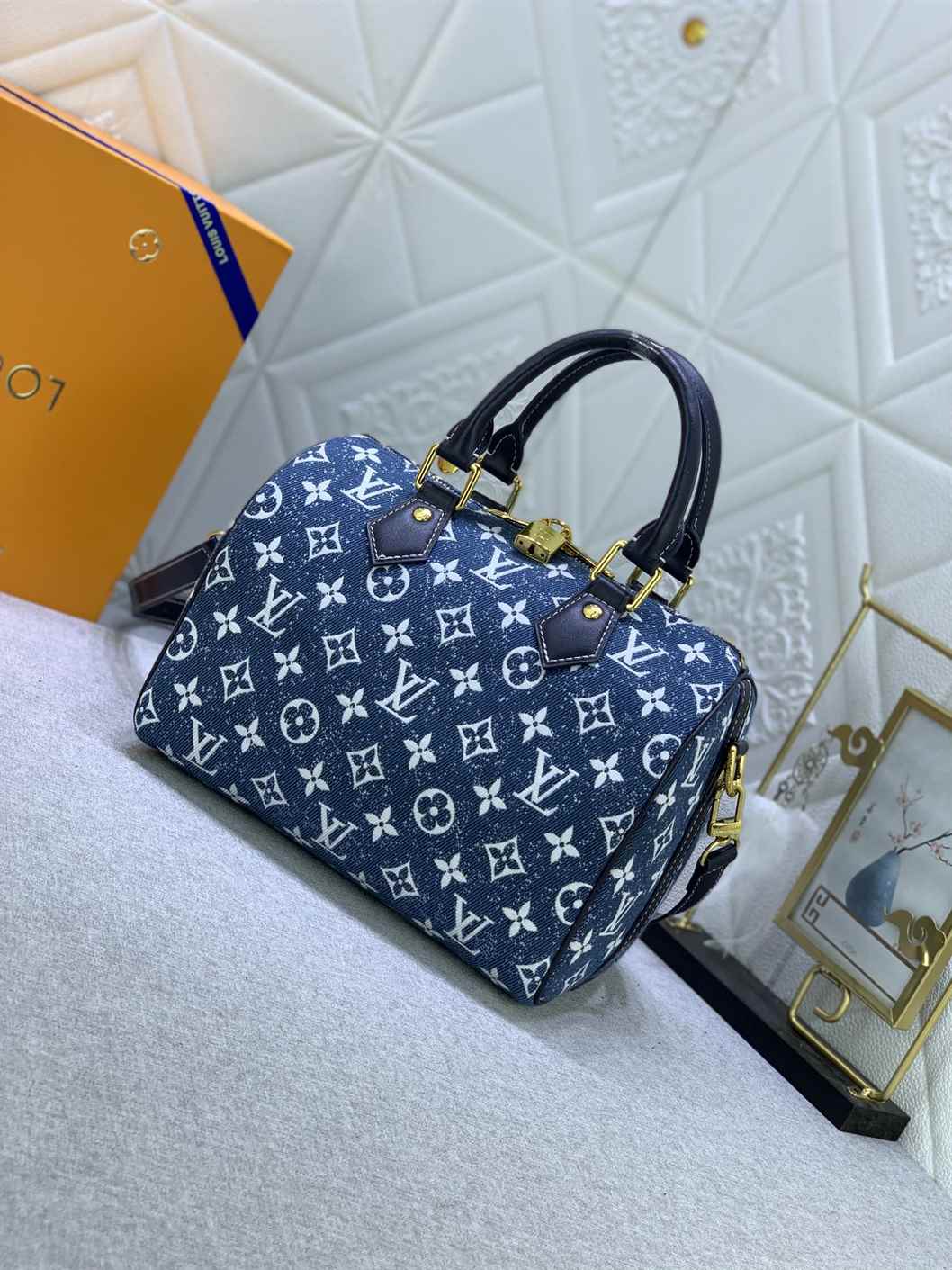 Louis Vuitton SPEEDY BANDOULIRE 25 Monogram Denim replica