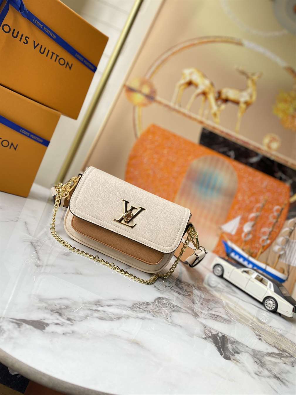 Louis Vuitton LOCKME TENDER replica
