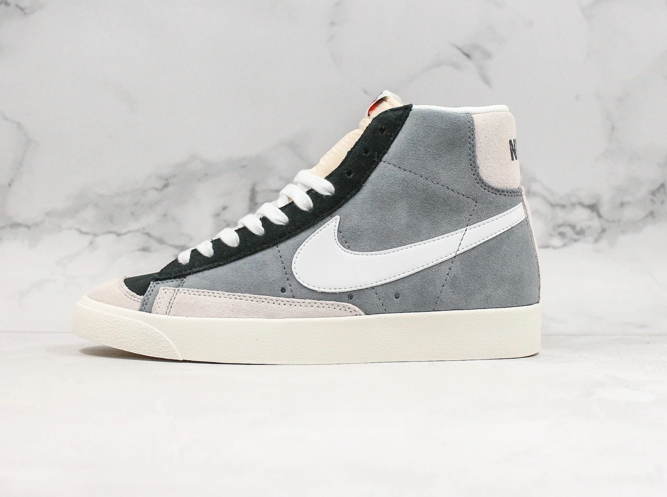 Nike Sneaker Réplica  BLAZER MID grises