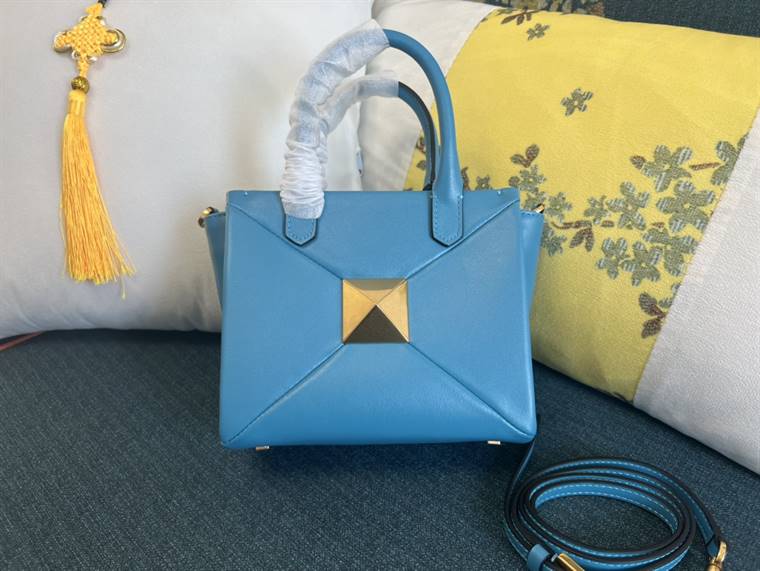 Valentino Garavani SMALL ONE STUD NAPPA HANDBAG replica