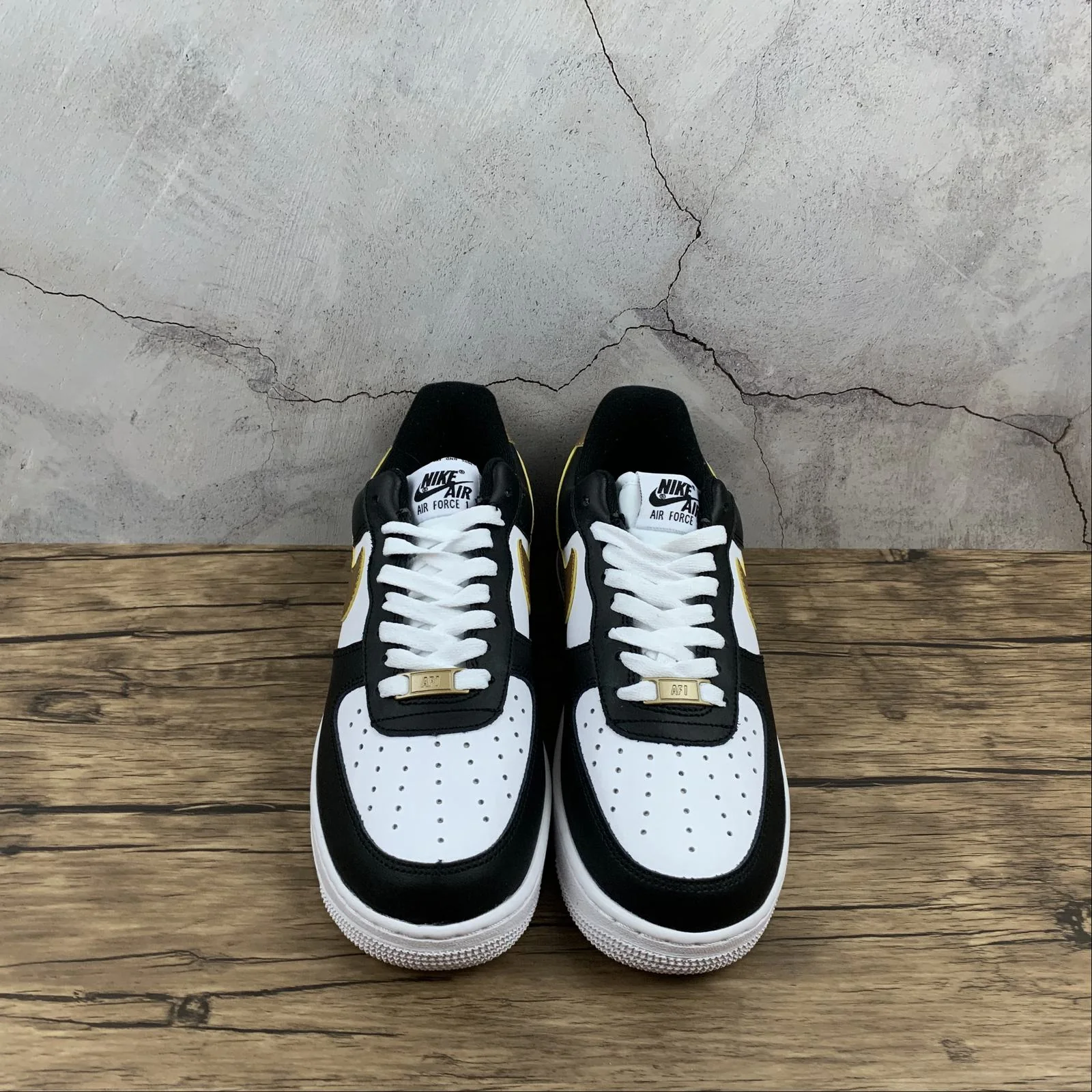 Réplica AIR FORCE 1 BLACK GOLD Nike Sneaker
