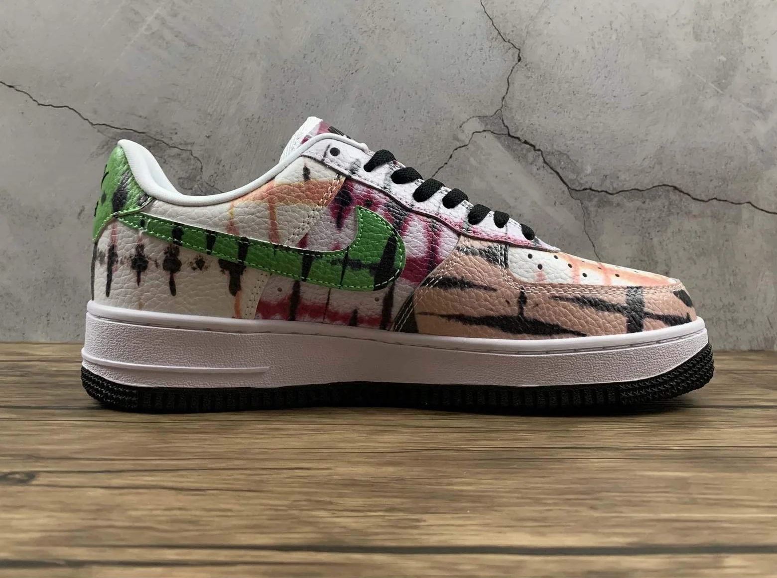 Réplica AIR FORCE 1 GRAFFITI Nike Sneaker